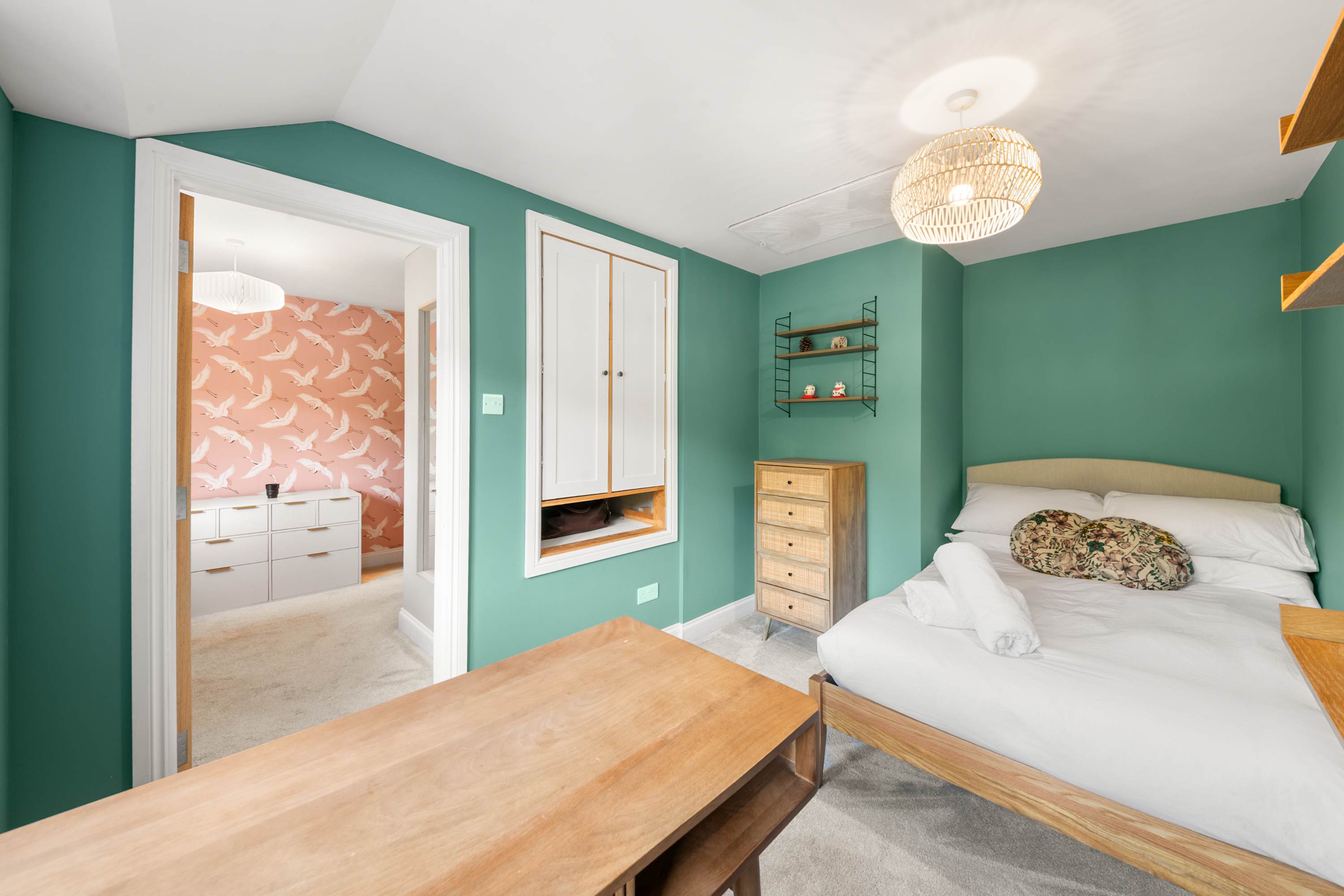 4 Bed House in Coulsdon, by ARP Homes, Driveway & Big Garden, Perfect for Families and Insurance Stays in 160 Caterham Drive CR5 1JL - Property image 26 - VivreStays