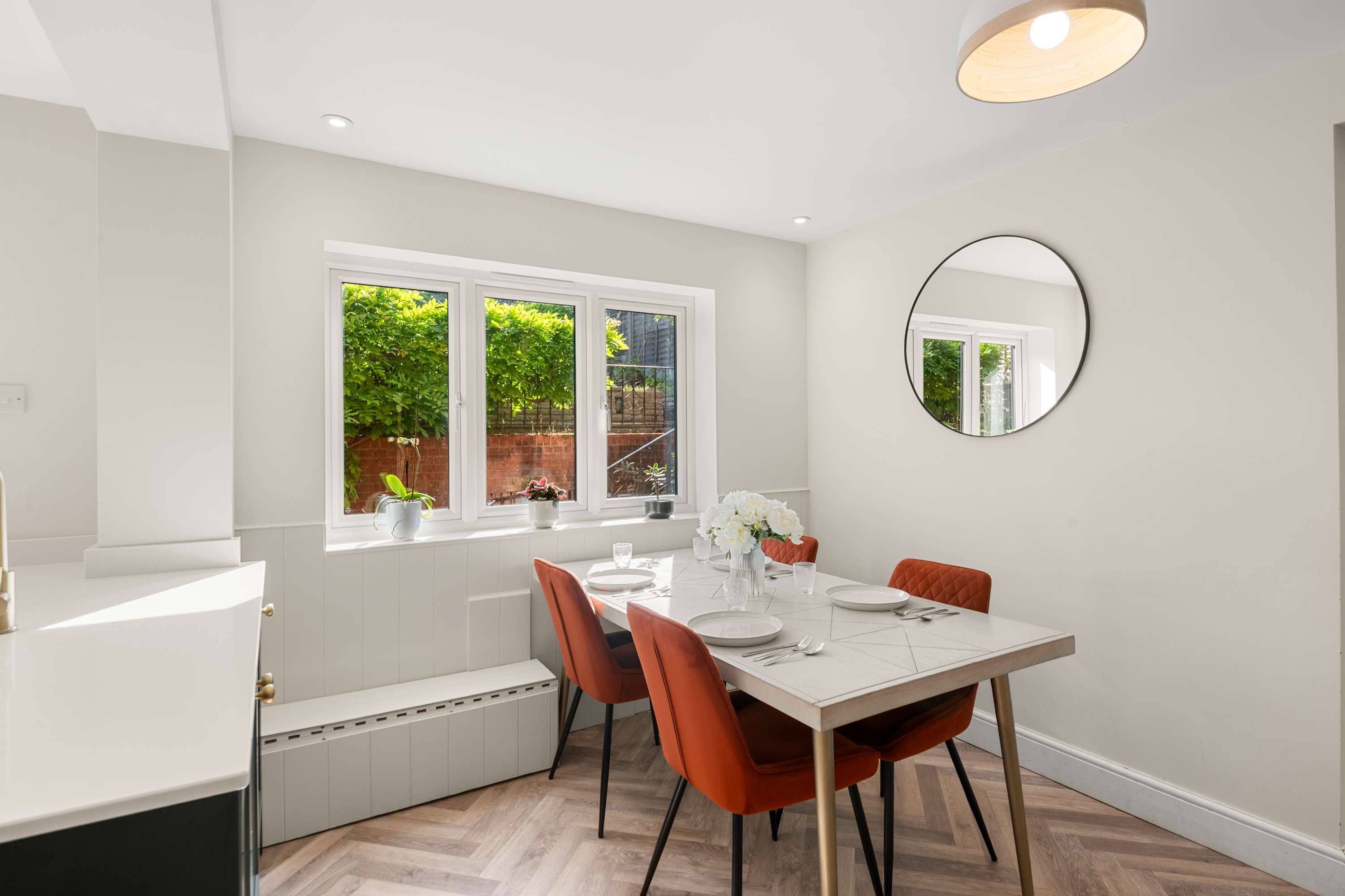 4 Bed House in Coulsdon, by ARP Homes, Driveway & Big Garden, Perfect for Families and Insurance Stays in 160 Caterham Drive CR5 1JL - Property image 22 - VivreStays
