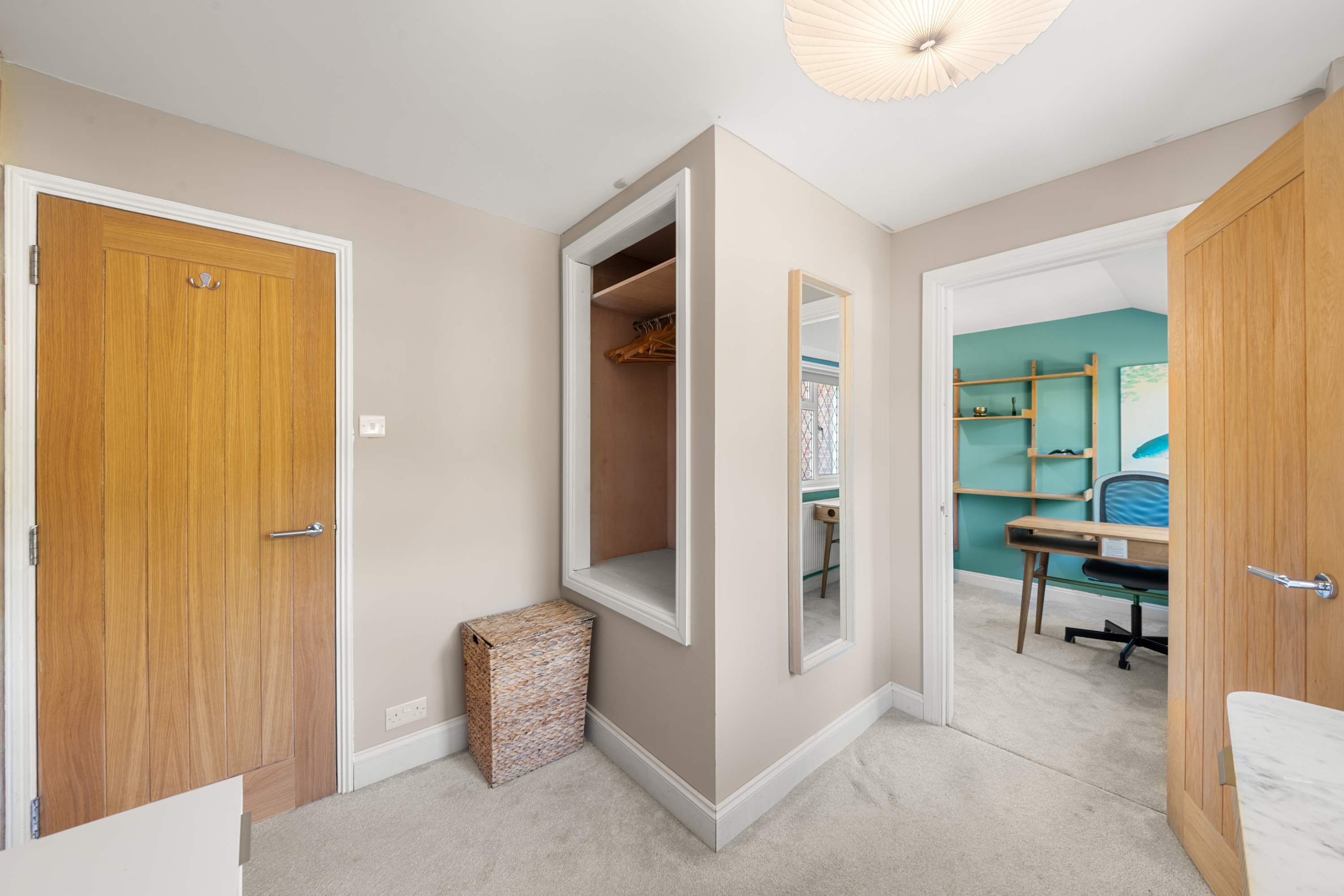 4 Bed House in Coulsdon, by ARP Homes, Driveway & Big Garden, Perfect for Families and Insurance Stays in 160 Caterham Drive CR5 1JL - Property image 28 - VivreStays