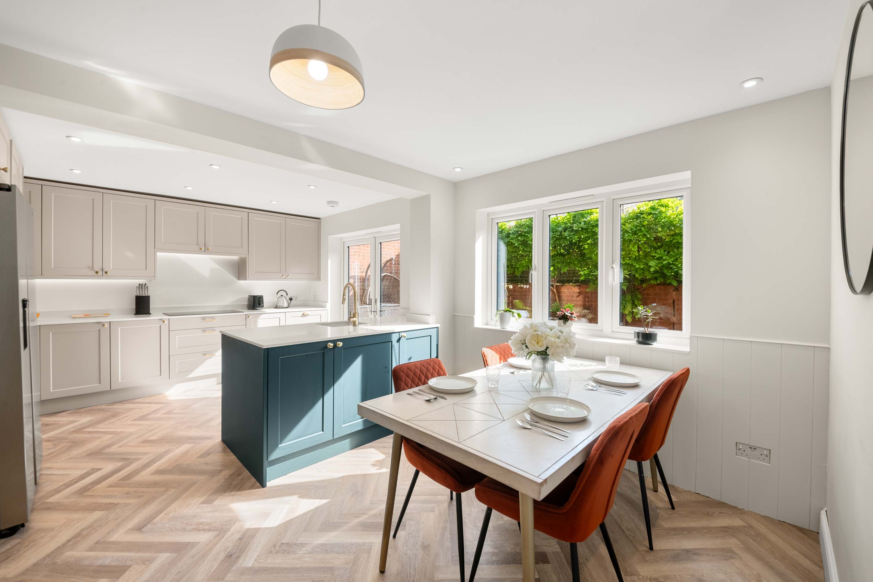 4 Bed House in Coulsdon, by ARP Homes, Driveway & Big Garden, Perfect for Families and Insurance Stays in 160 Caterham Drive CR5 1JL - Property image 20 - VivreStays