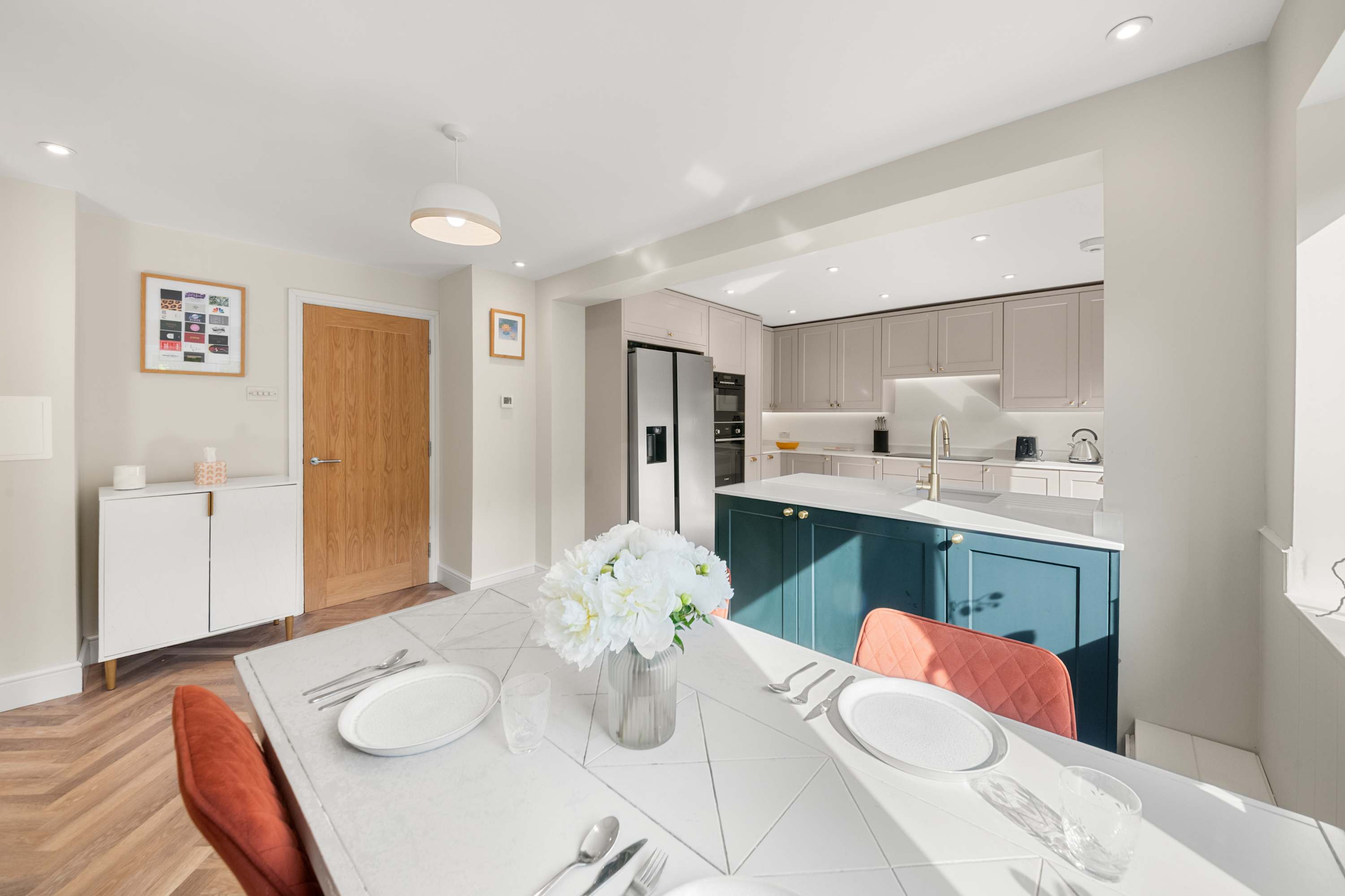 4 Bed House in Coulsdon, by ARP Homes, Driveway & Big Garden, Perfect for Families and Insurance Stays in 160 Caterham Drive CR5 1JL - Property image 23 - VivreStays