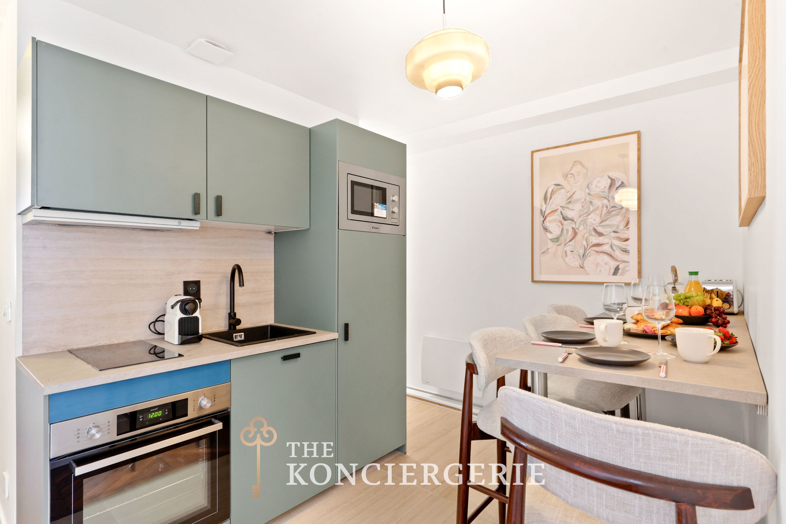 Elegant 2BR Retreat · Sleeps 4 · Heart of Paris — Paris, Île-de-France — vacation rental