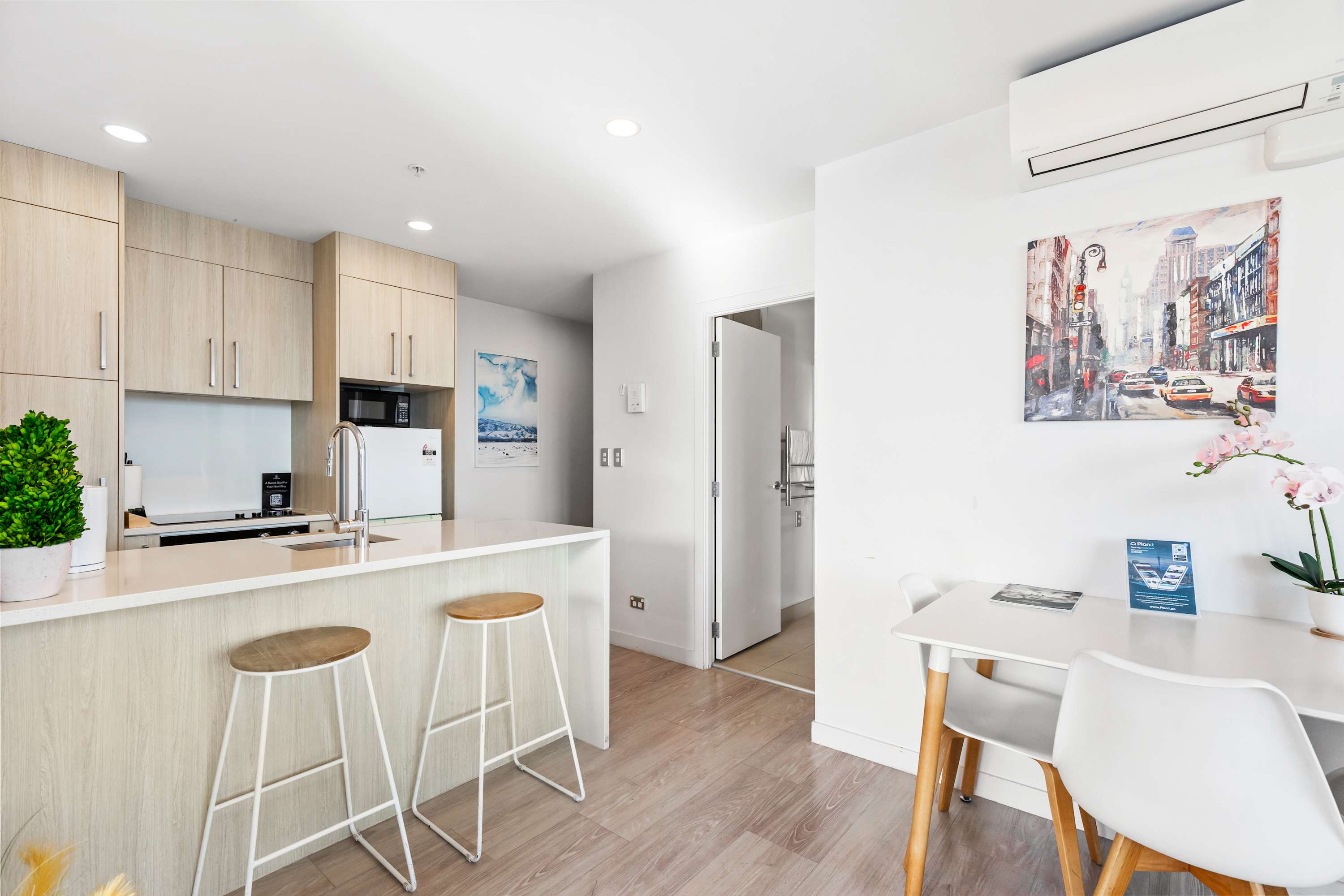 Sky Tower Views 2 Bed 2 Bath CBD Zodiak Stays | Photo 3