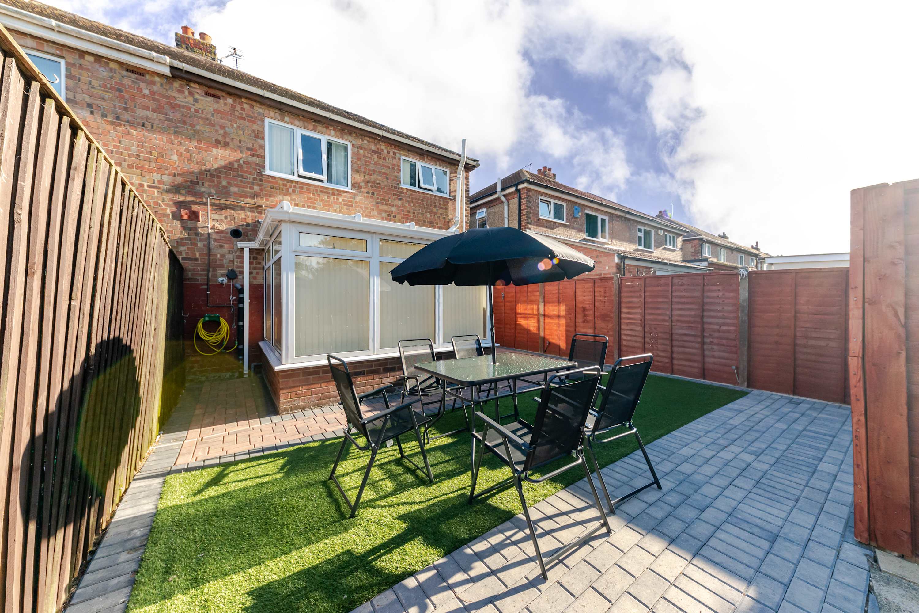 Westhill House in Westhill Road 4 DN34 4SF - Property image 3 - VivreStays