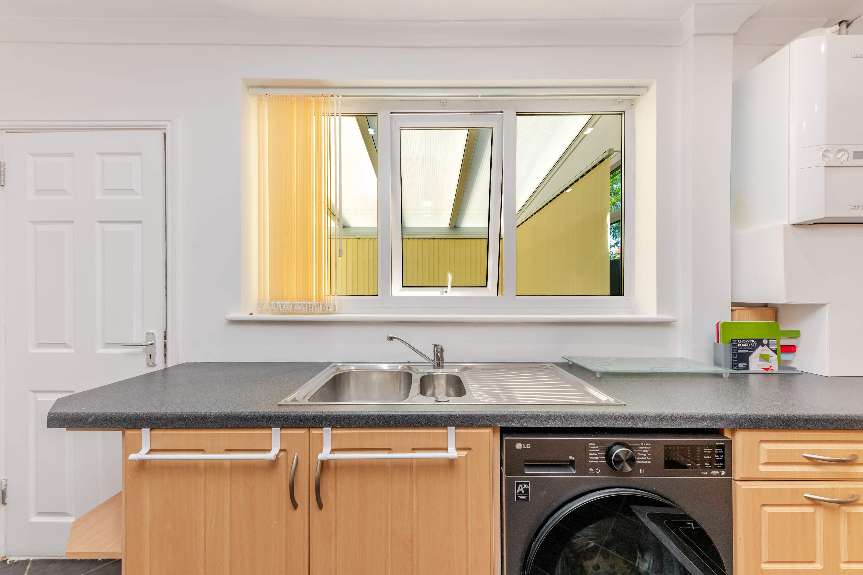 Westhill House in Westhill Road 4 DN34 4SF - Property image 11 - VivreStays
