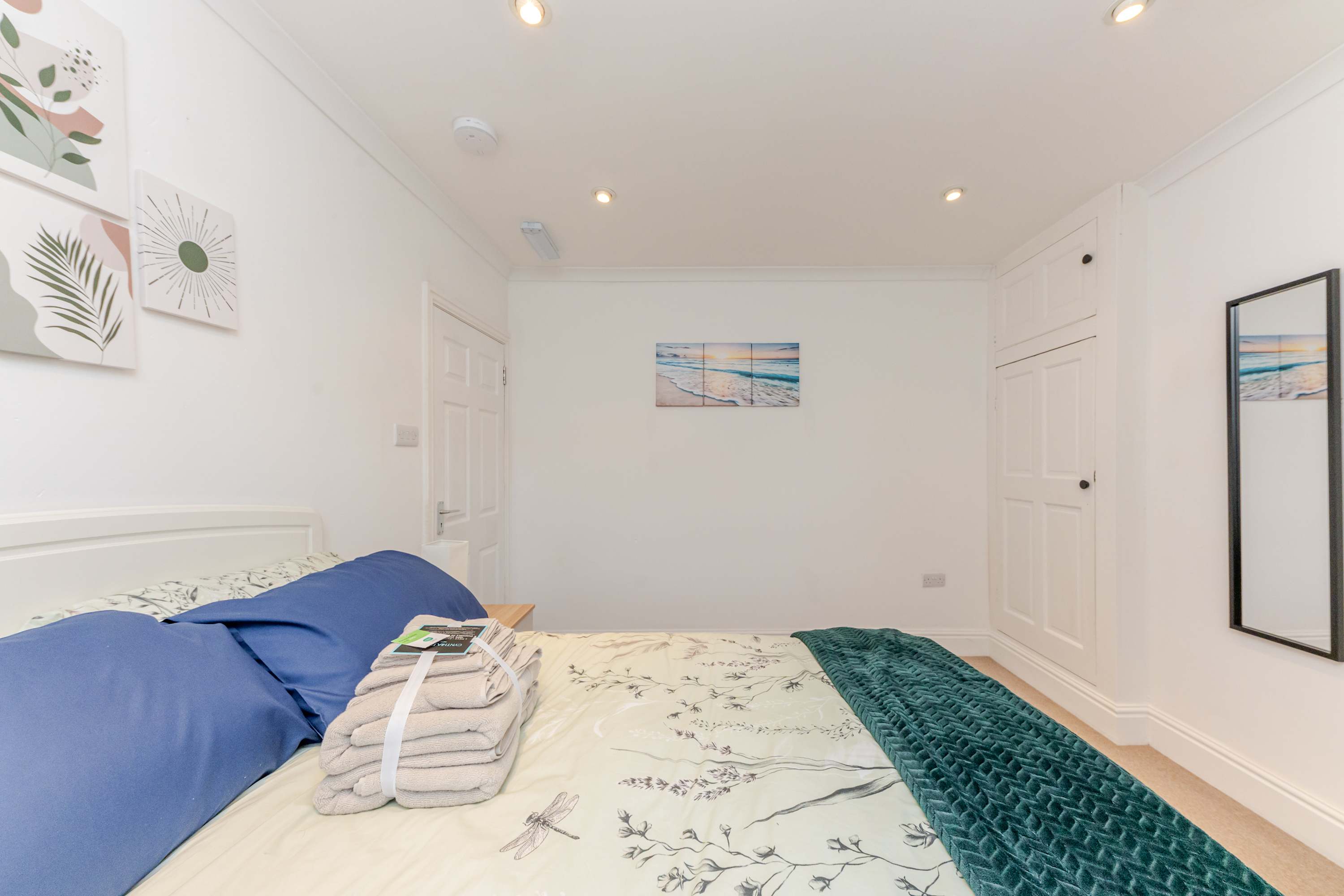 Westhill House in Westhill Road 4 DN34 4SF - Property image 28 - VivreStays