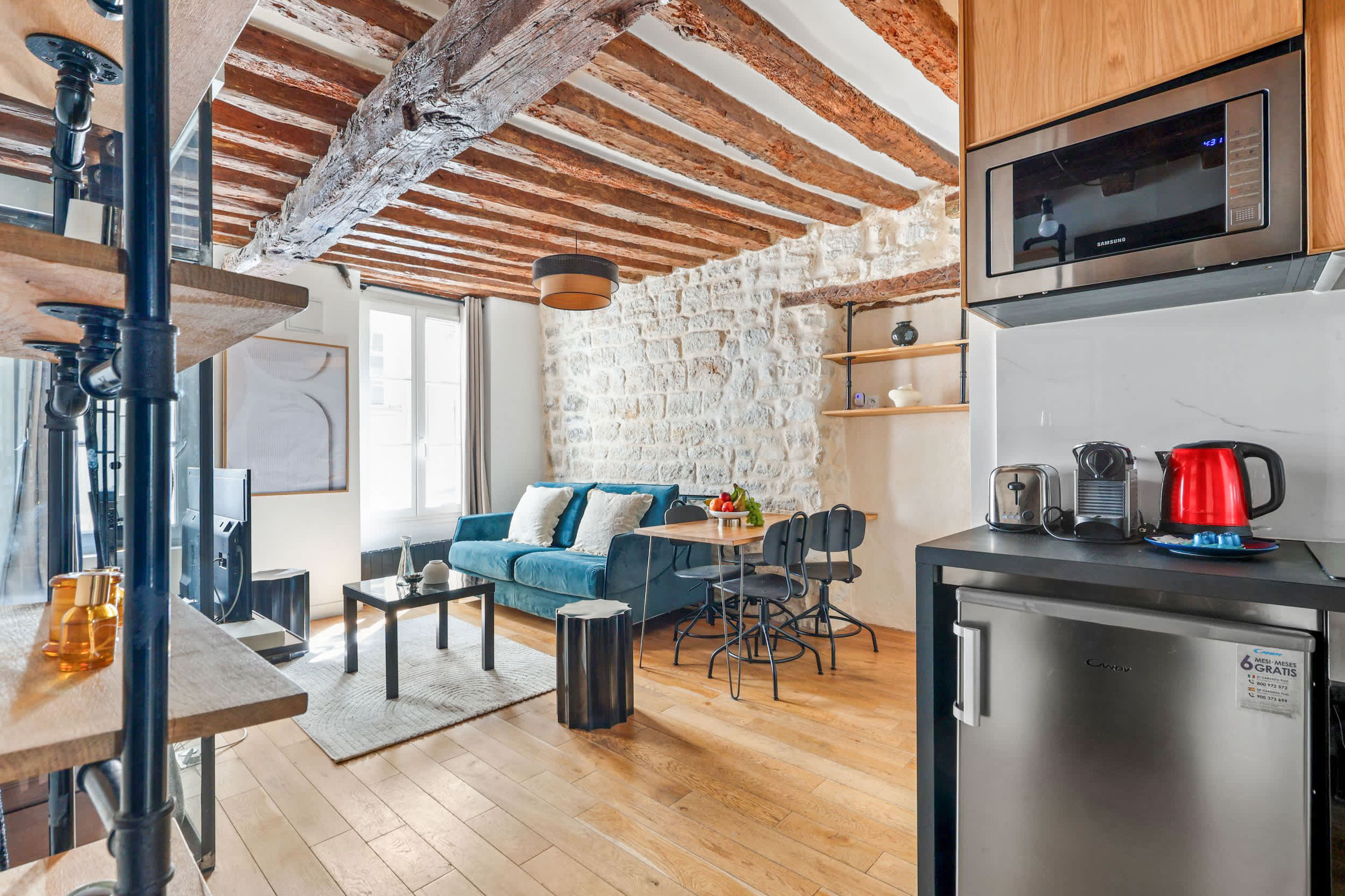 Loft de charme avec verriere & poutre authentiques — Paris, Île-de-France — vacation rental