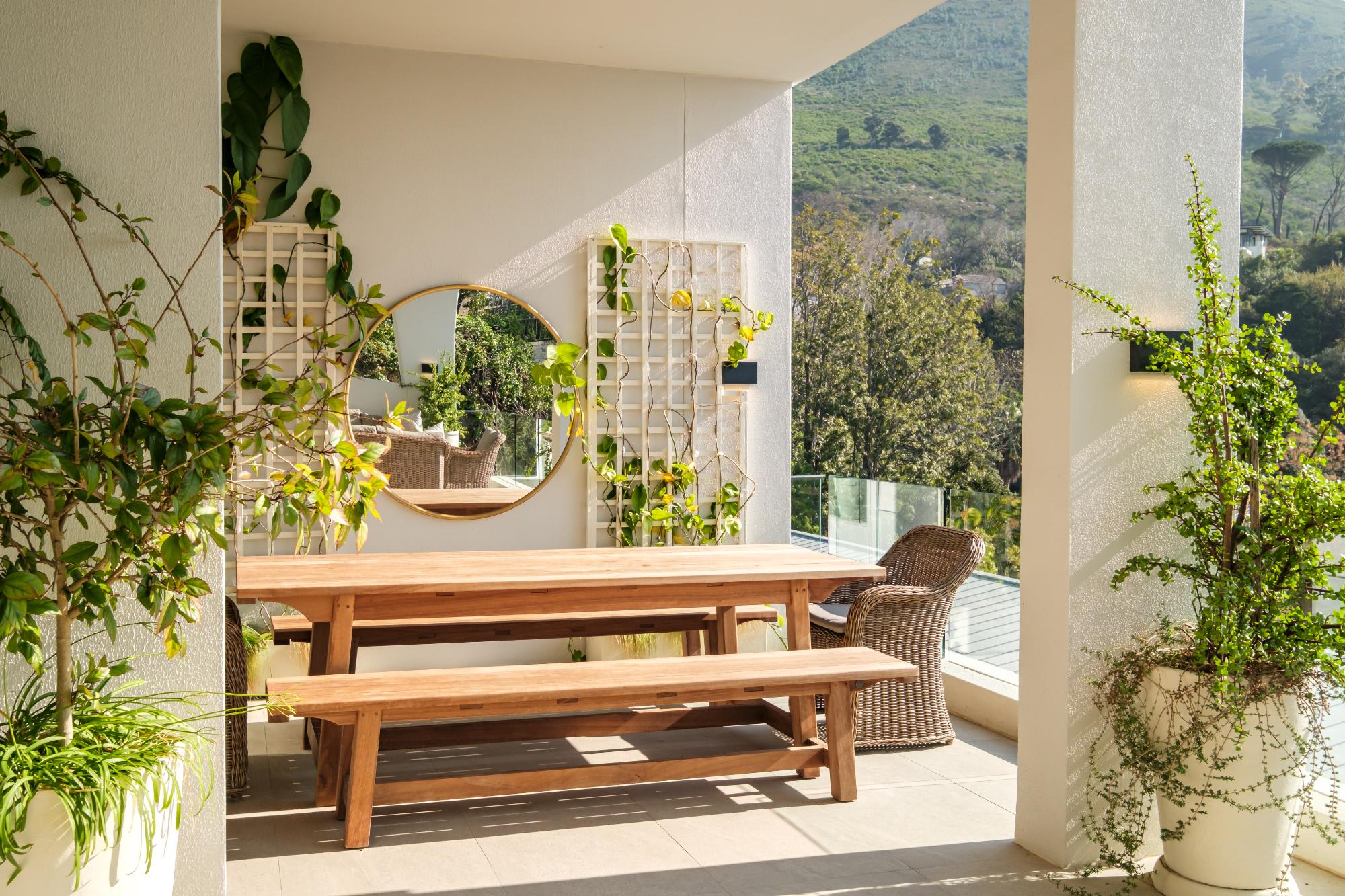 4 Bed Higgovale Mountain Views Sandstone Apartment 7