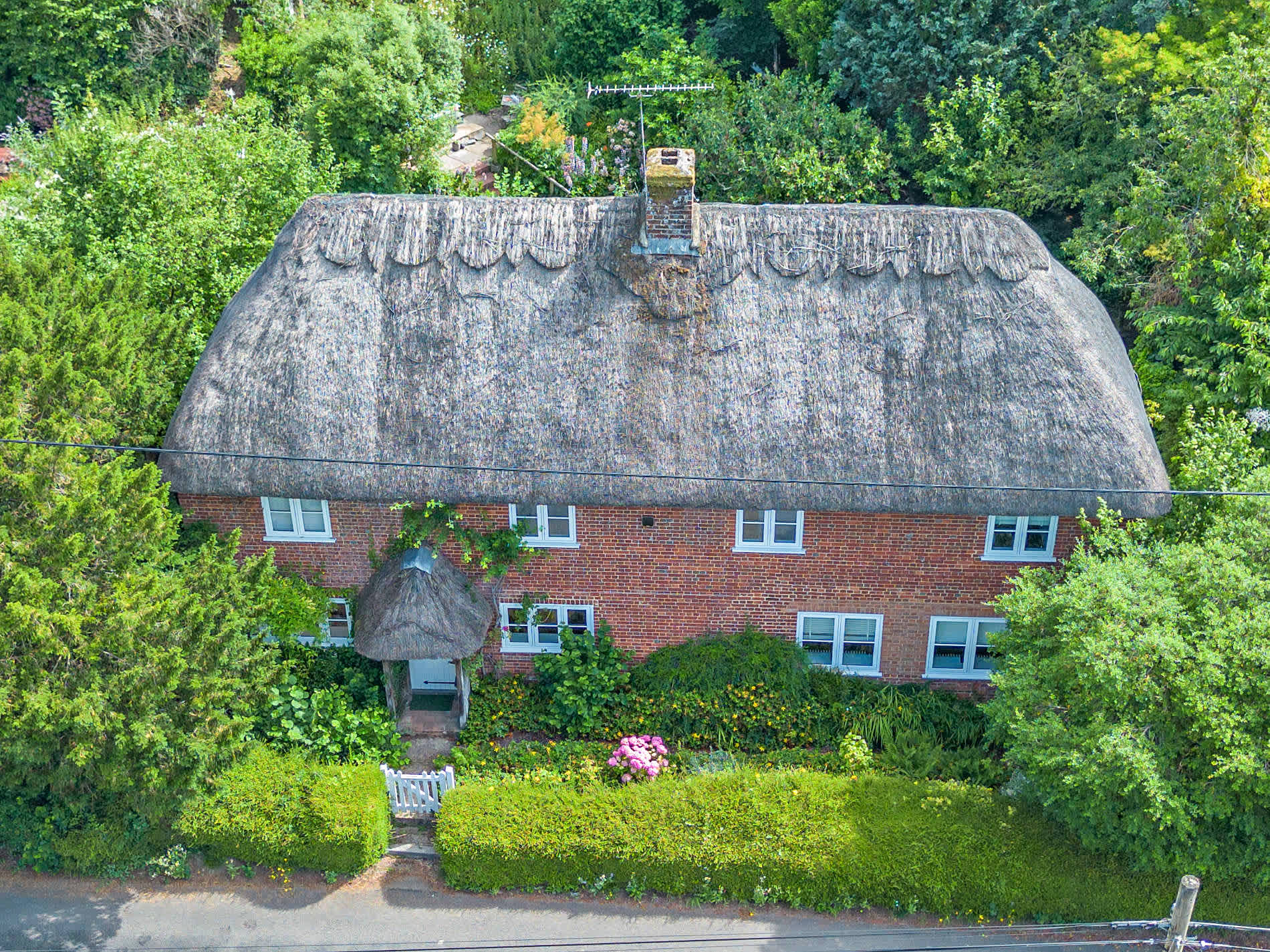 Pear Tree Cottage Village Thatched Home & Hot Tub in Saint Leonards View SP6 3PZ - Property image 42 - VivreStays