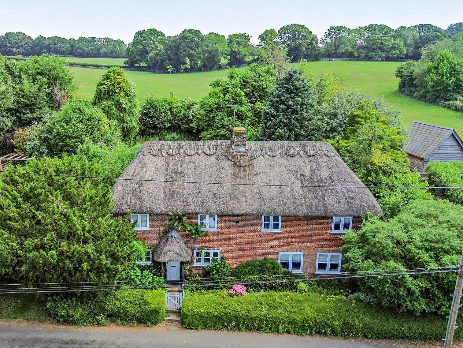Pear Tree Cottage Village Thatched Home & Hot Tub in Saint Leonards View SP6 3PZ - Property image 43 - VivreStays