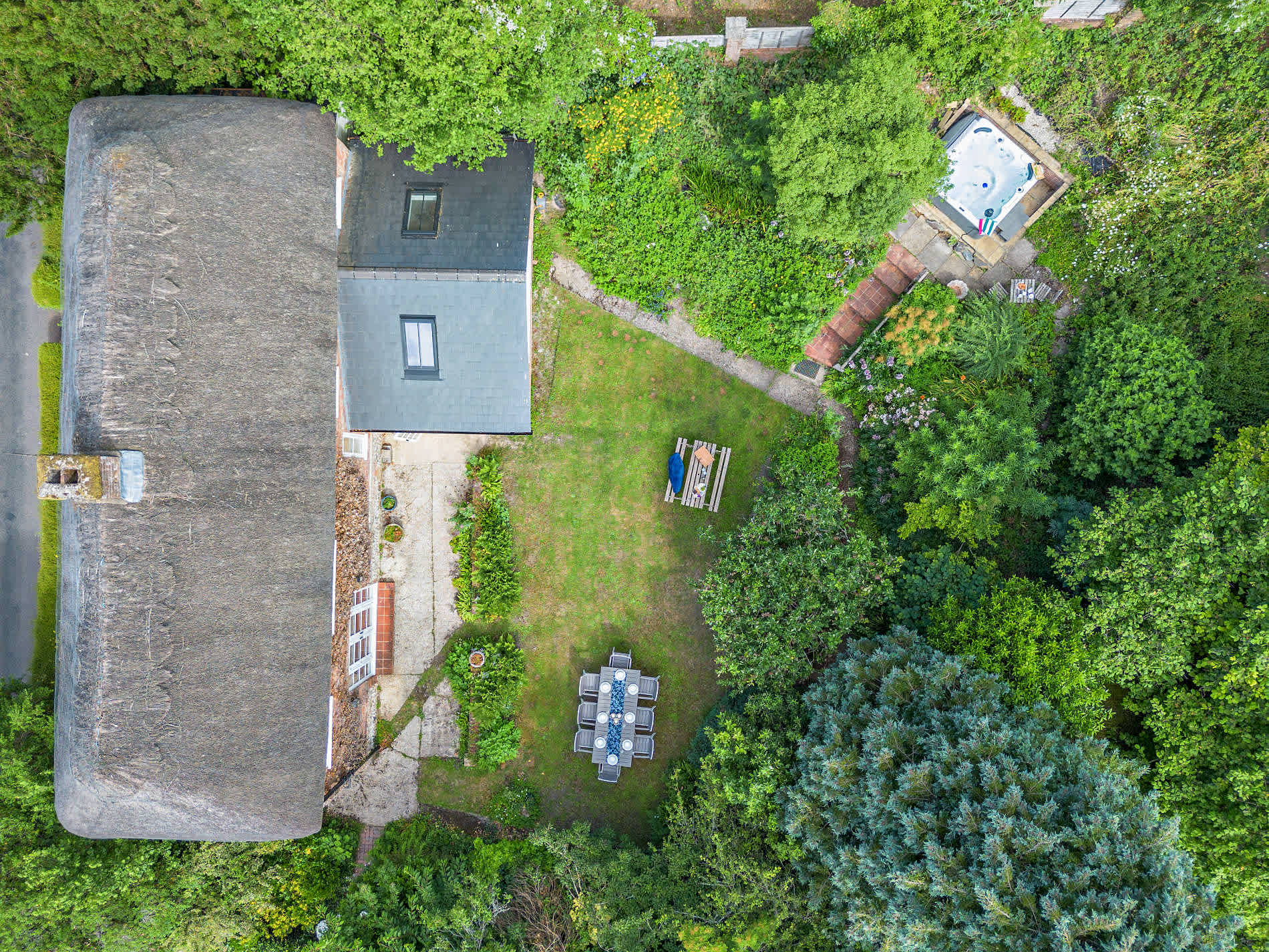 Pear Tree Cottage Village Thatched Home & Hot Tub in Saint Leonards View SP6 3PZ - Property image 44 - VivreStays