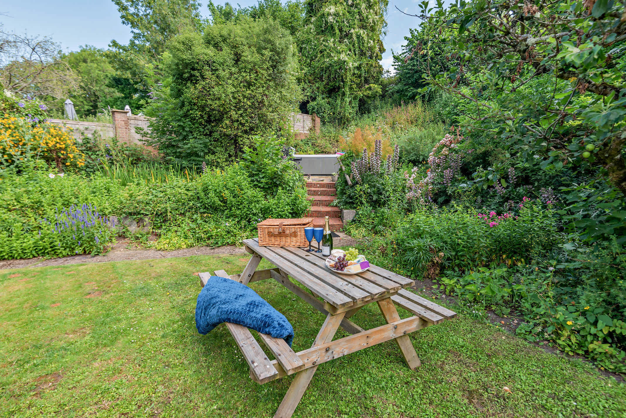 Pear Tree Cottage Village Thatched Home & Hot Tub in Saint Leonards View SP6 3PZ - Property image 39 - VivreStays