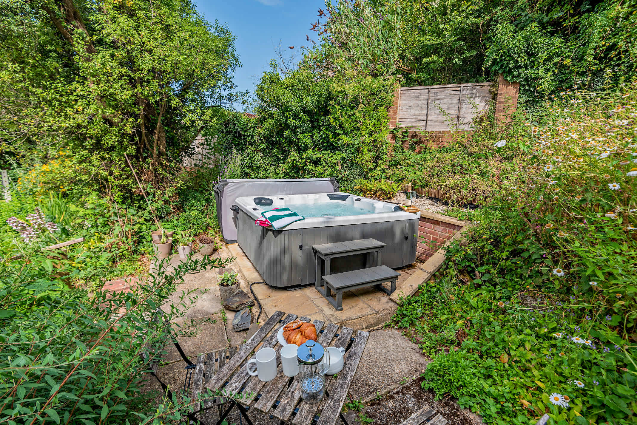 Pear Tree Cottage Village Thatched Home & Hot Tub in Saint Leonards View SP6 3PZ - Property image 41 - VivreStays