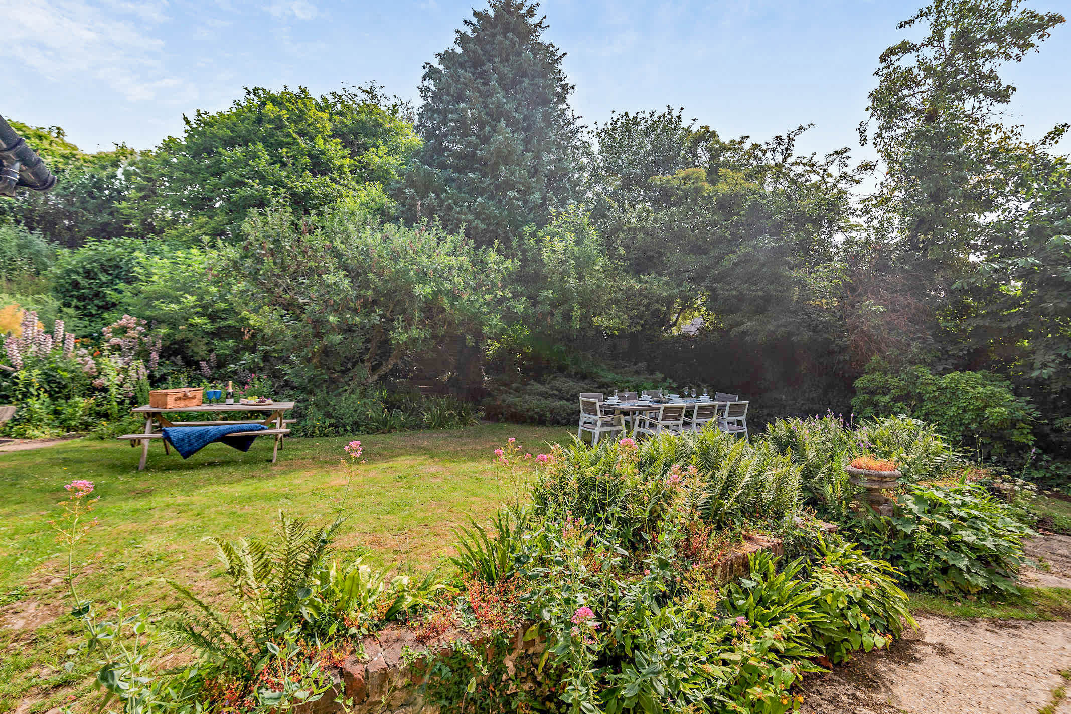 Pear Tree Cottage Village Thatched Home & Hot Tub in Saint Leonards View SP6 3PZ - Property image 37 - VivreStays