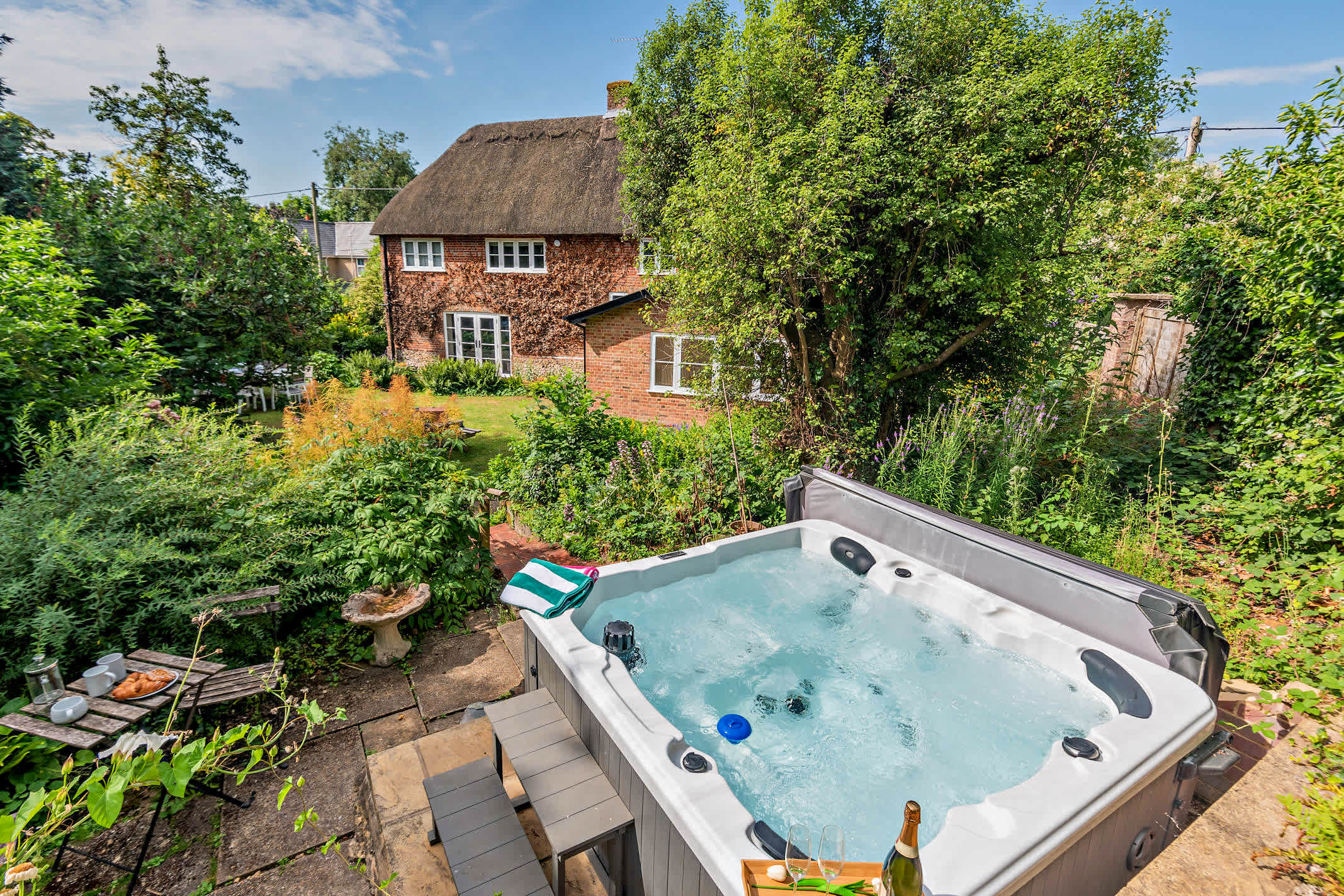 Pear Tree Cottage Village Thatched Home & Hot Tub in Saint Leonards View SP6 3PZ - Property image 2 - VivreStays