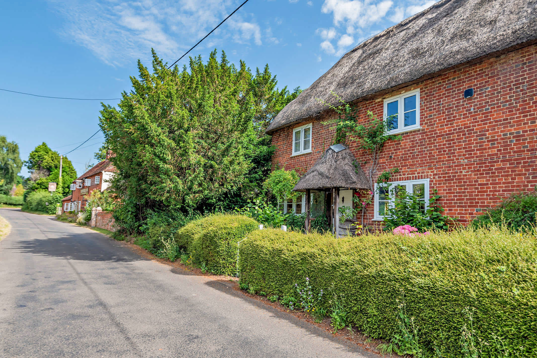 Pear Tree Cottage Village Thatched Home & Hot Tub in Saint Leonards View SP6 3PZ - Property image 10 - VivreStays
