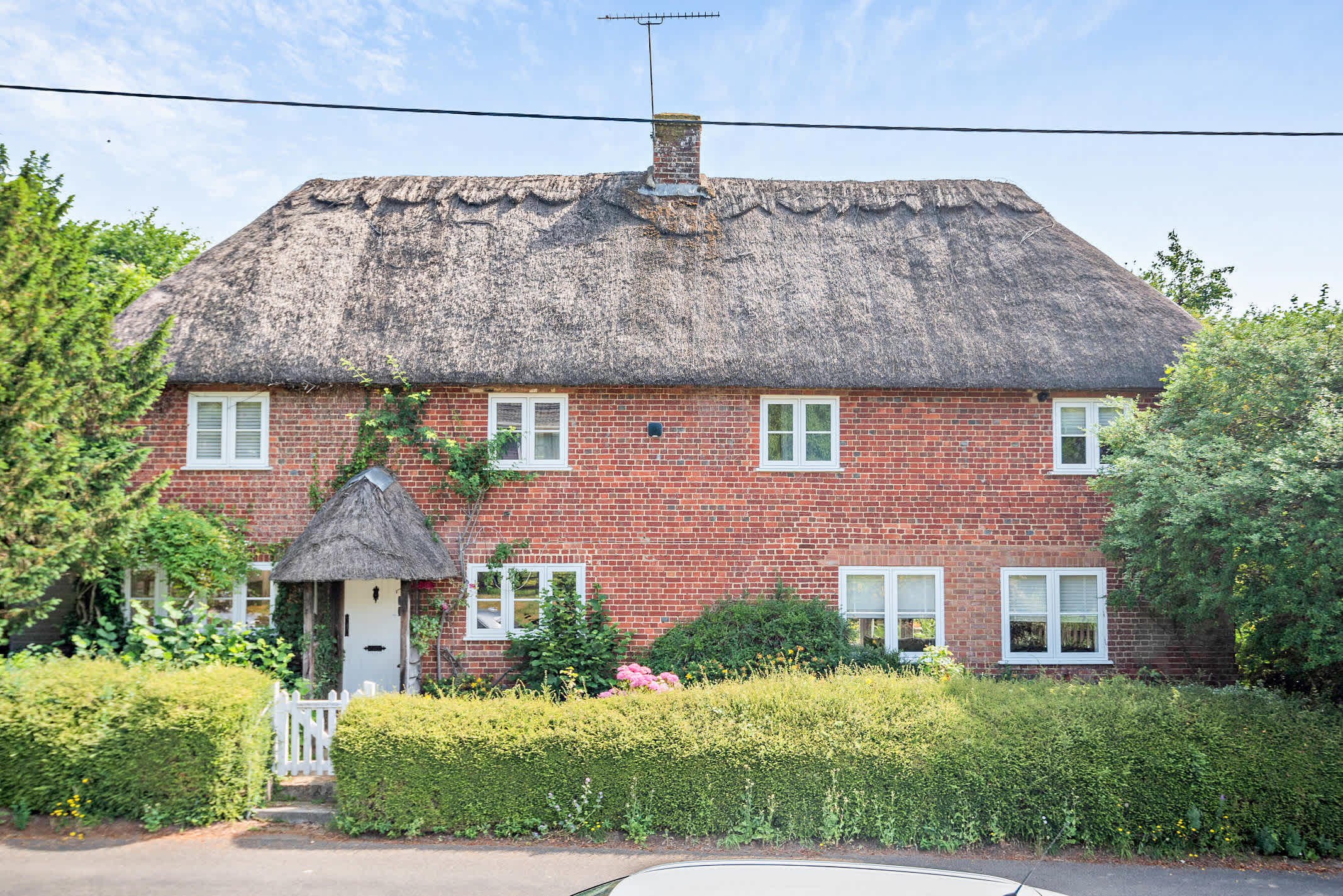 Pear Tree Cottage Village Thatched Home & Hot Tub in Saint Leonards View SP6 3PZ - Property image 9 - VivreStays