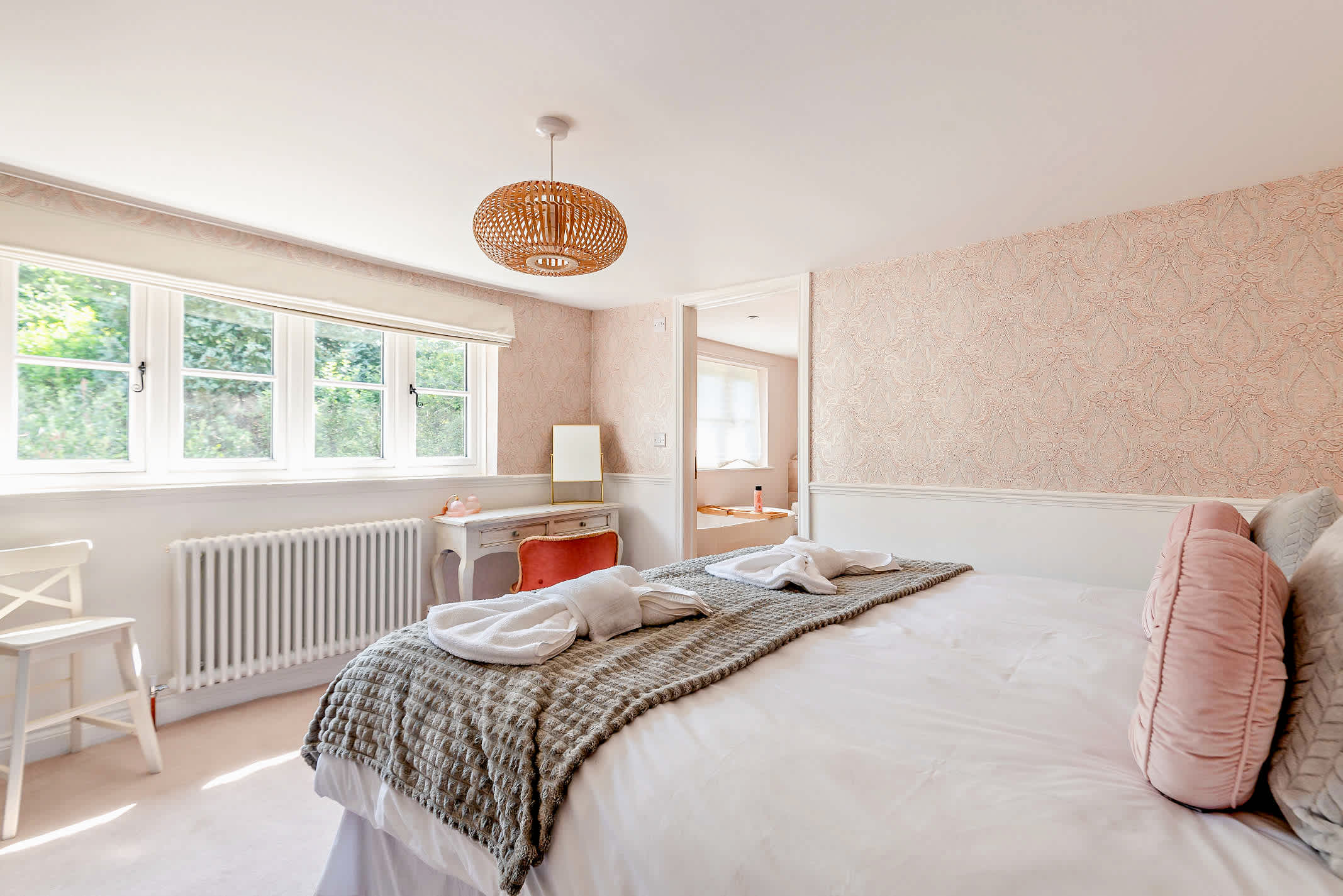 Pear Tree Cottage Village Thatched Home & Hot Tub in Saint Leonards View SP6 3PZ - Property image 23 - VivreStays