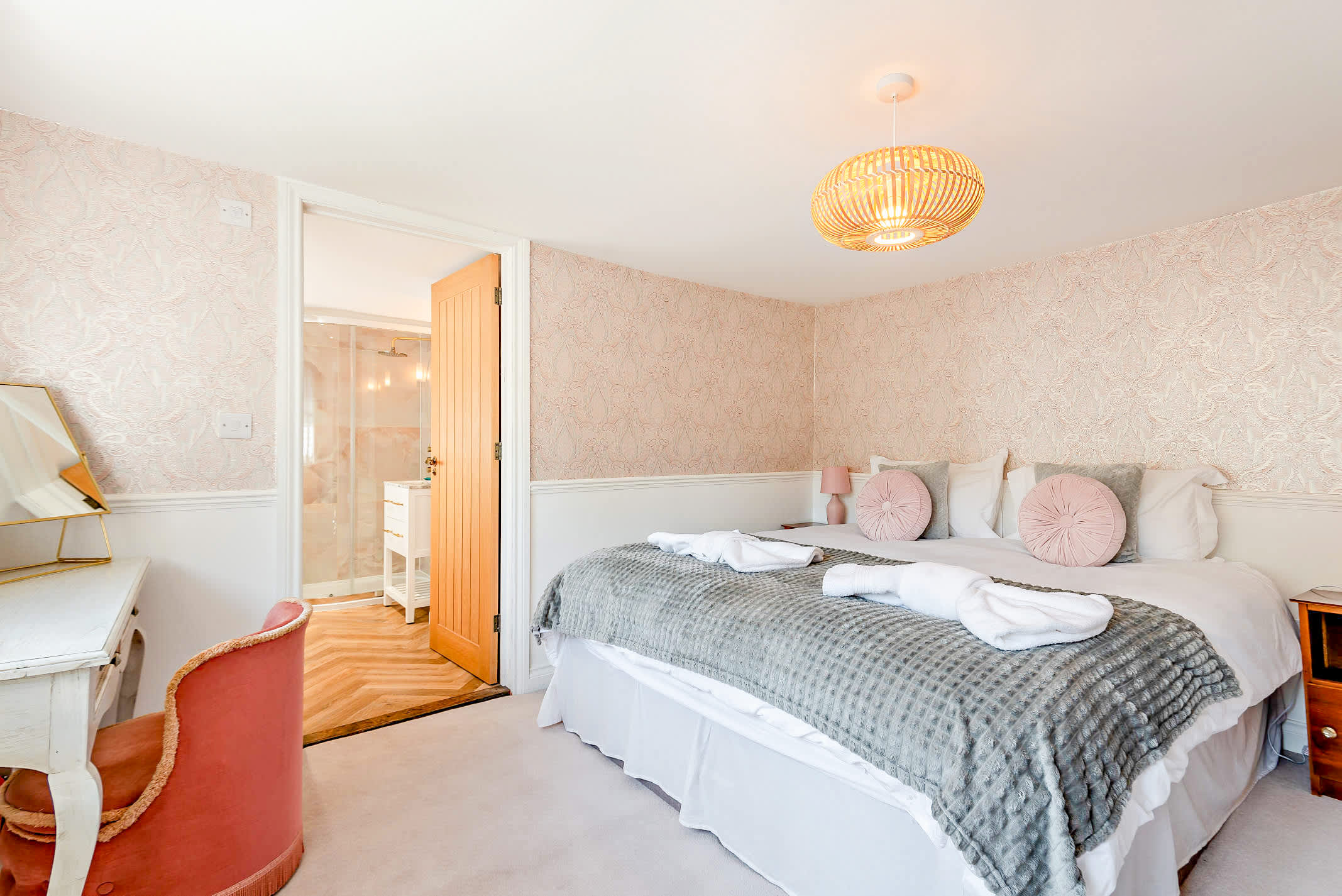 Pear Tree Cottage Village Thatched Home & Hot Tub in Saint Leonards View SP6 3PZ - Property image 5 - VivreStays