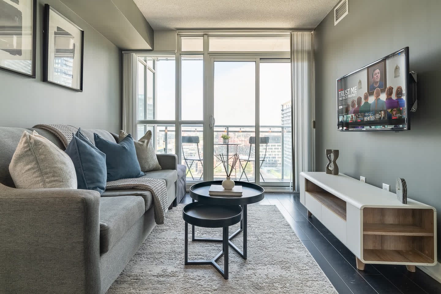 Modern City Escape 1-BR Retreat Downtown Toronto