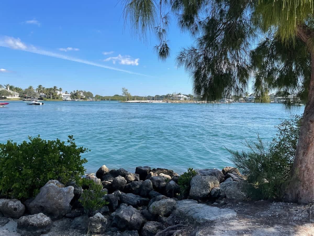 5 Mins to Nokomis Beach! Tropical Bungalow 2