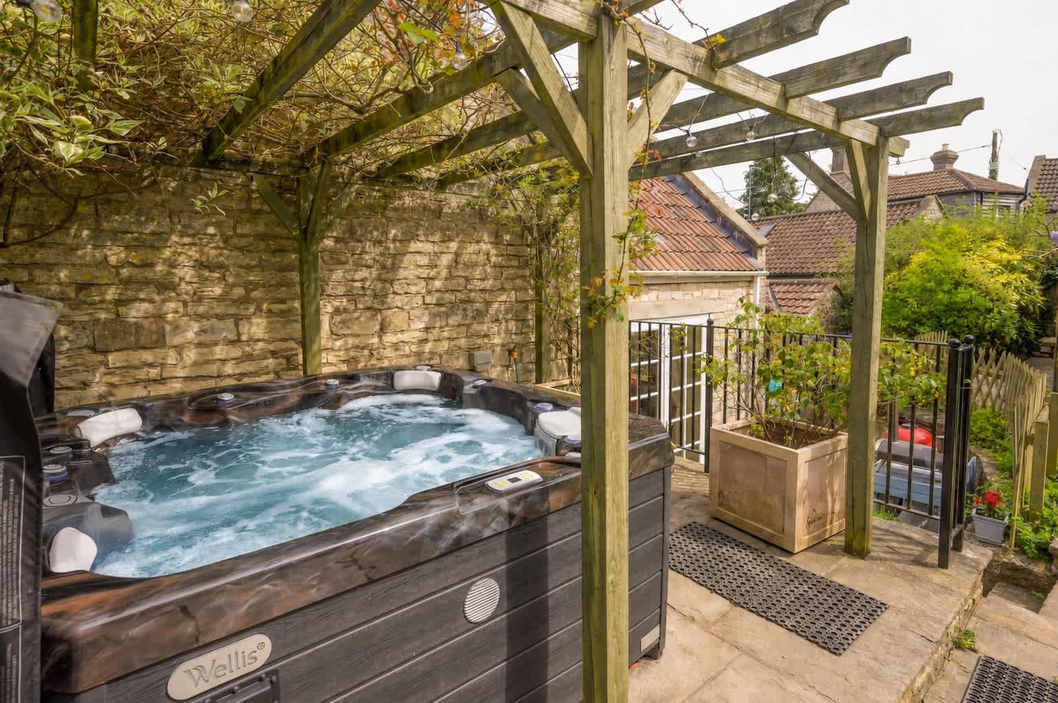 17th Century Home, Hot Tub, Garden & Parking