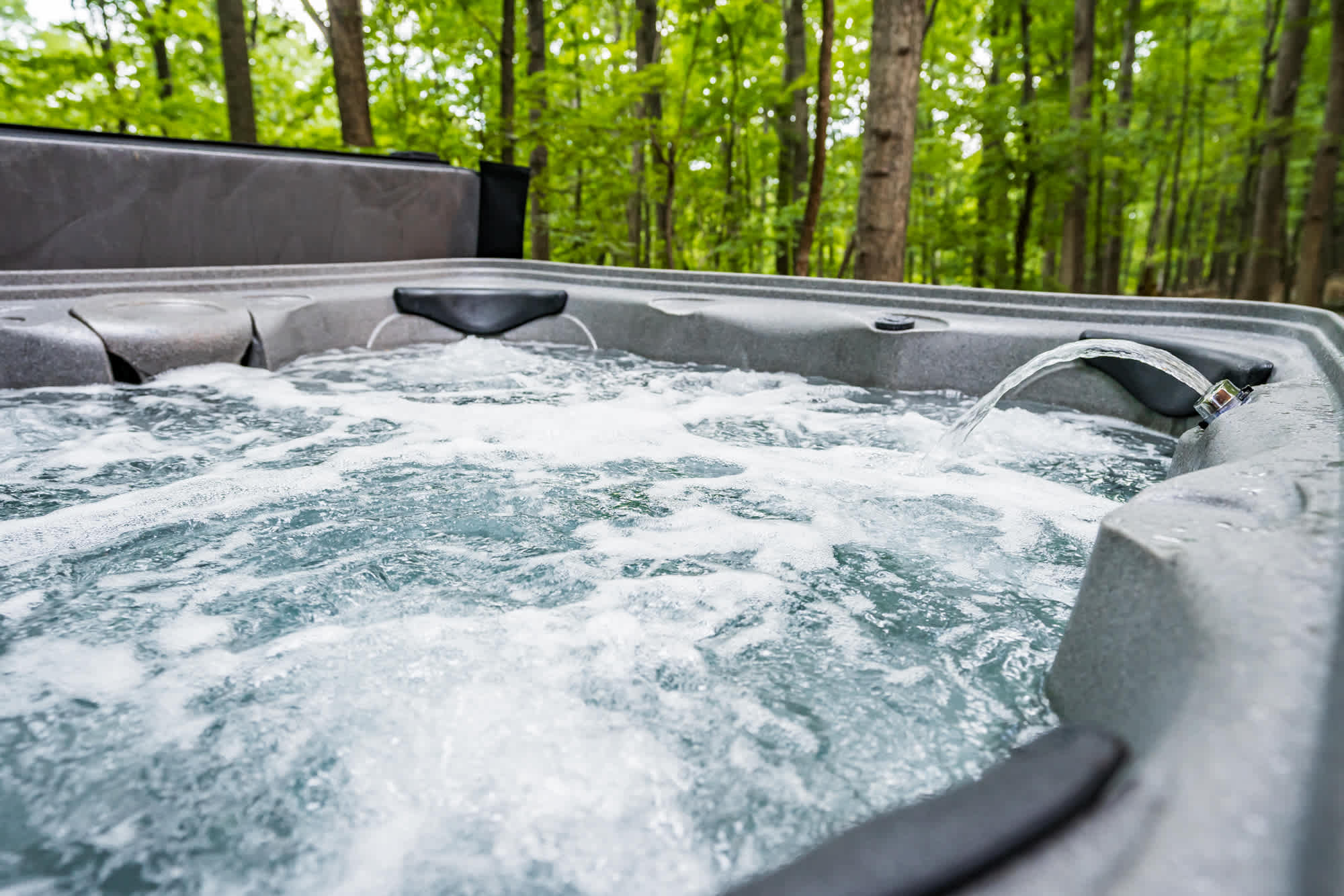 Zen Vibe w/Hot Tub, Fireplace, Grill, Deck & More