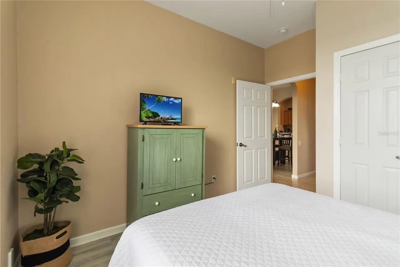 3BR Condo Min. to Disney! Free Resort Pool & Gym
