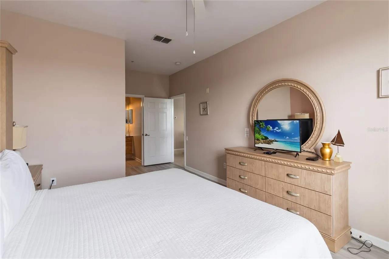 3BR Condo Min. to Disney! Free Resort Pool & Gym