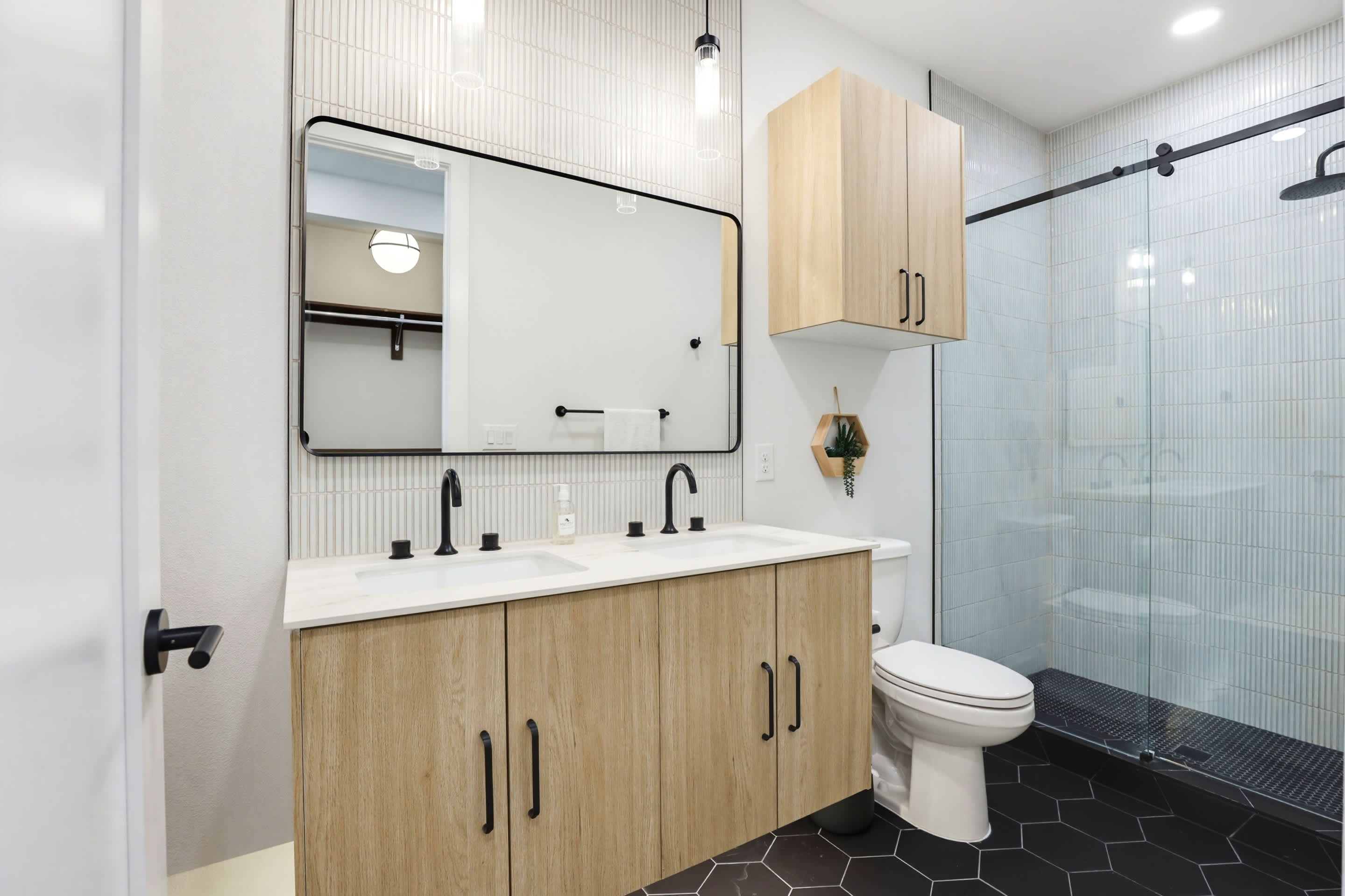 Luxury Condo with Pool-View Balcony | Photo 17