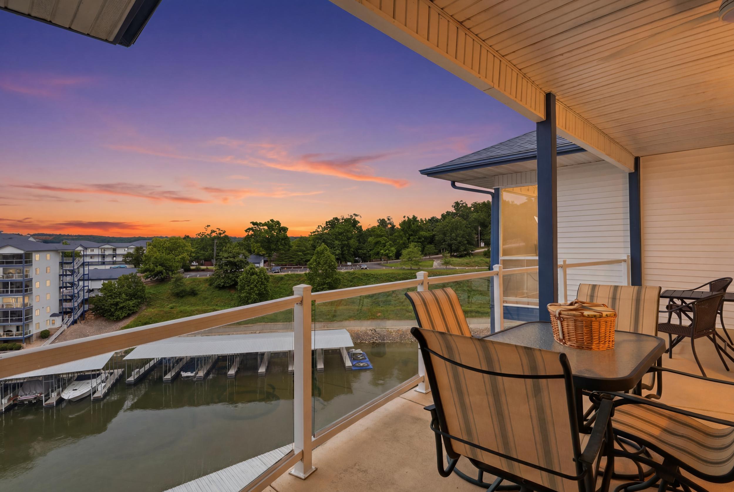 Boat Slip |TopFloorLakeView |Seasonal Pool Hot Tub