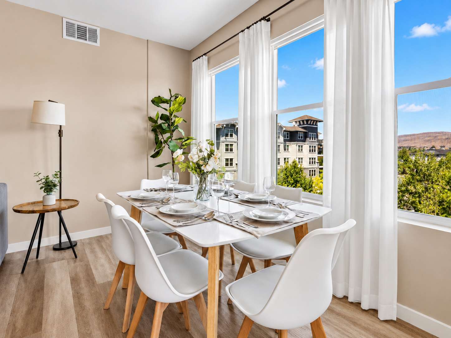 Sparks Marina 2BR · Mountain Views, Pool & Hot Tub