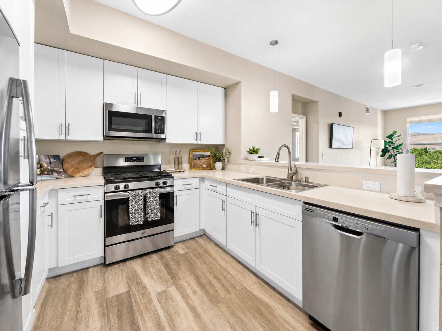 Sparks Marina 2BR · Mountain Views, Pool & Hot Tub