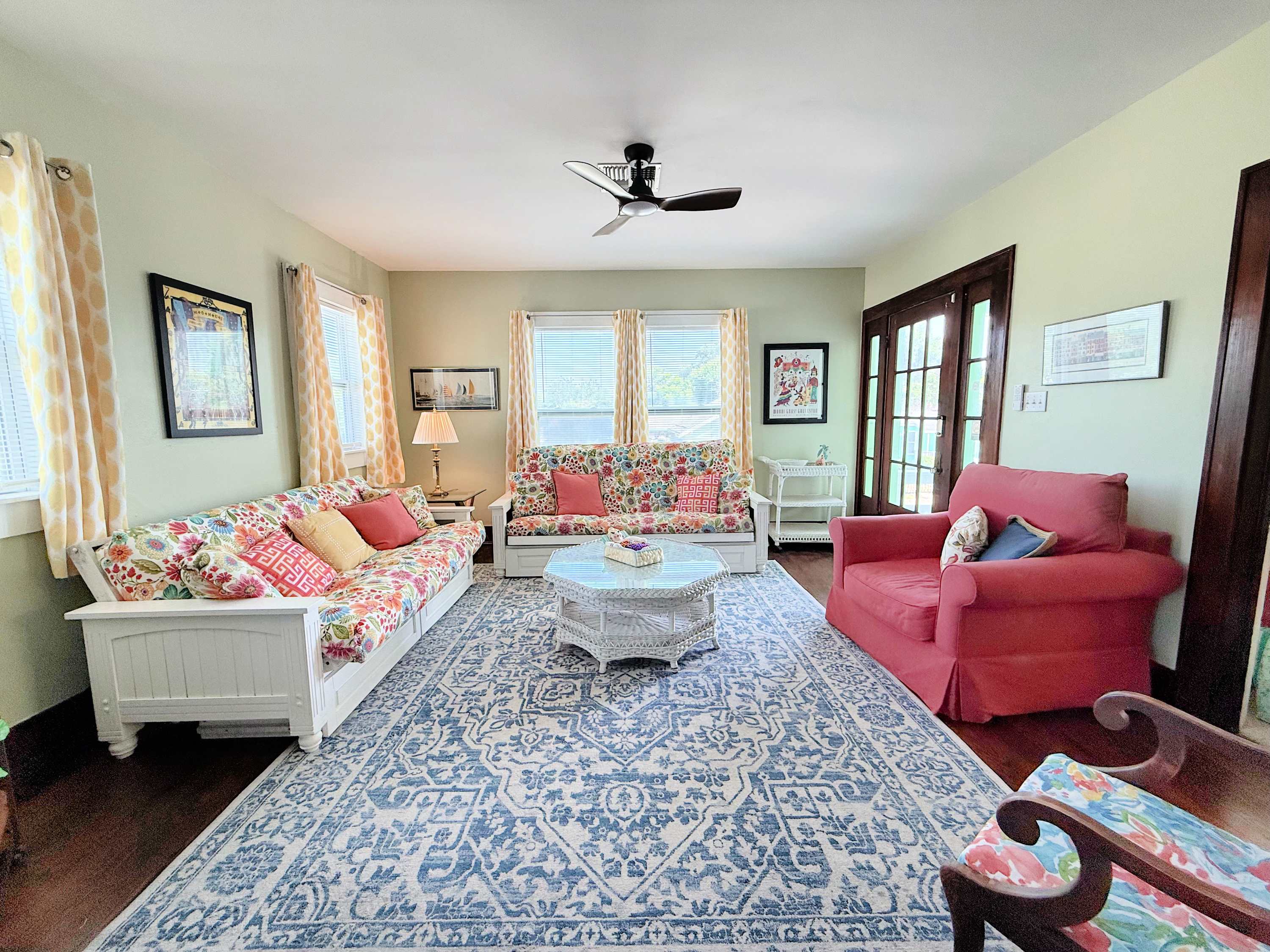 Blue Turtle Vintage Island Charm in Midtown | Photo 2