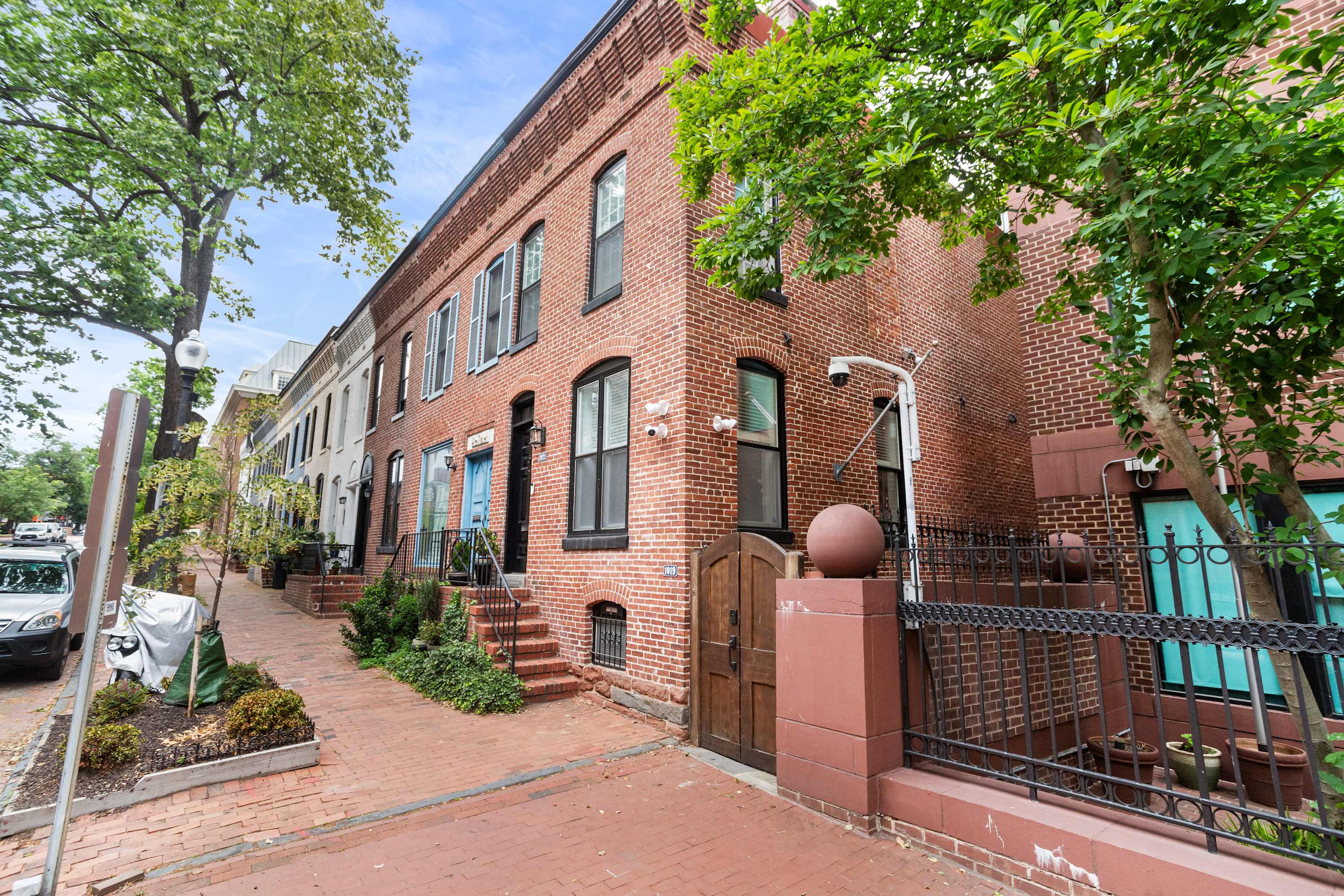 Sojourn Sleek Georgetown Studio with Patio 2