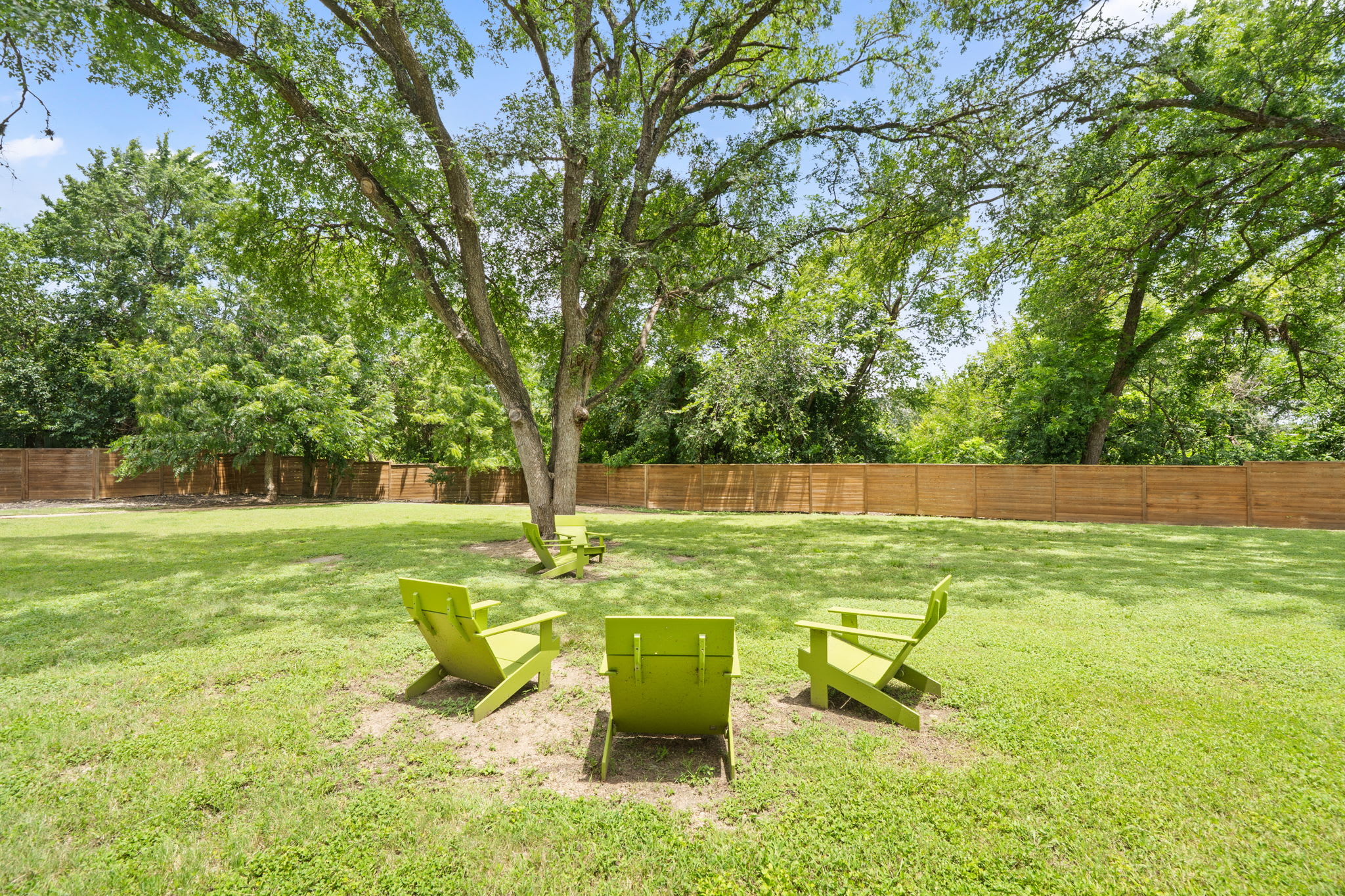 Little Ford complex dog park w/ outdoor seating