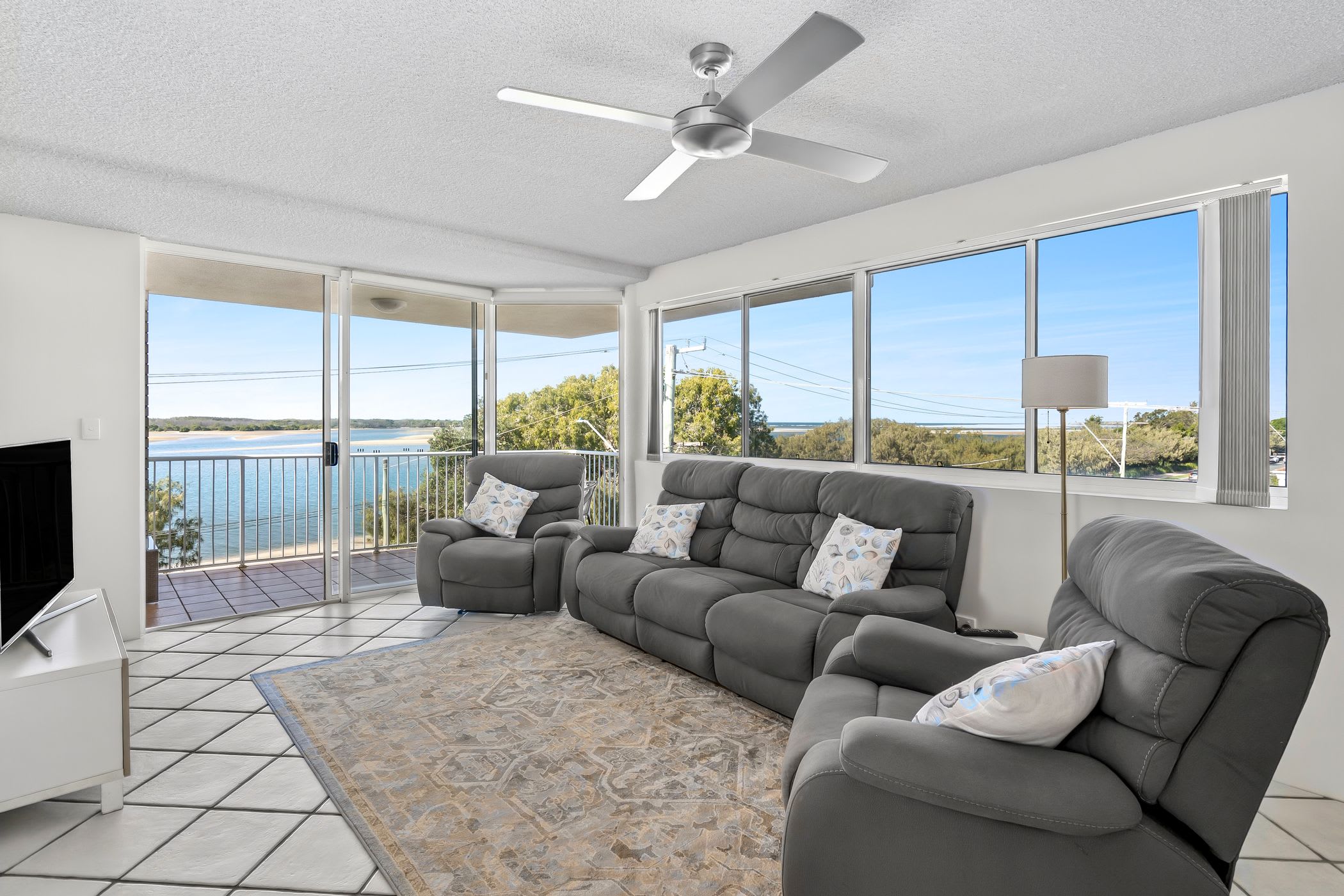 Seascape U7 Waterfront Retreat