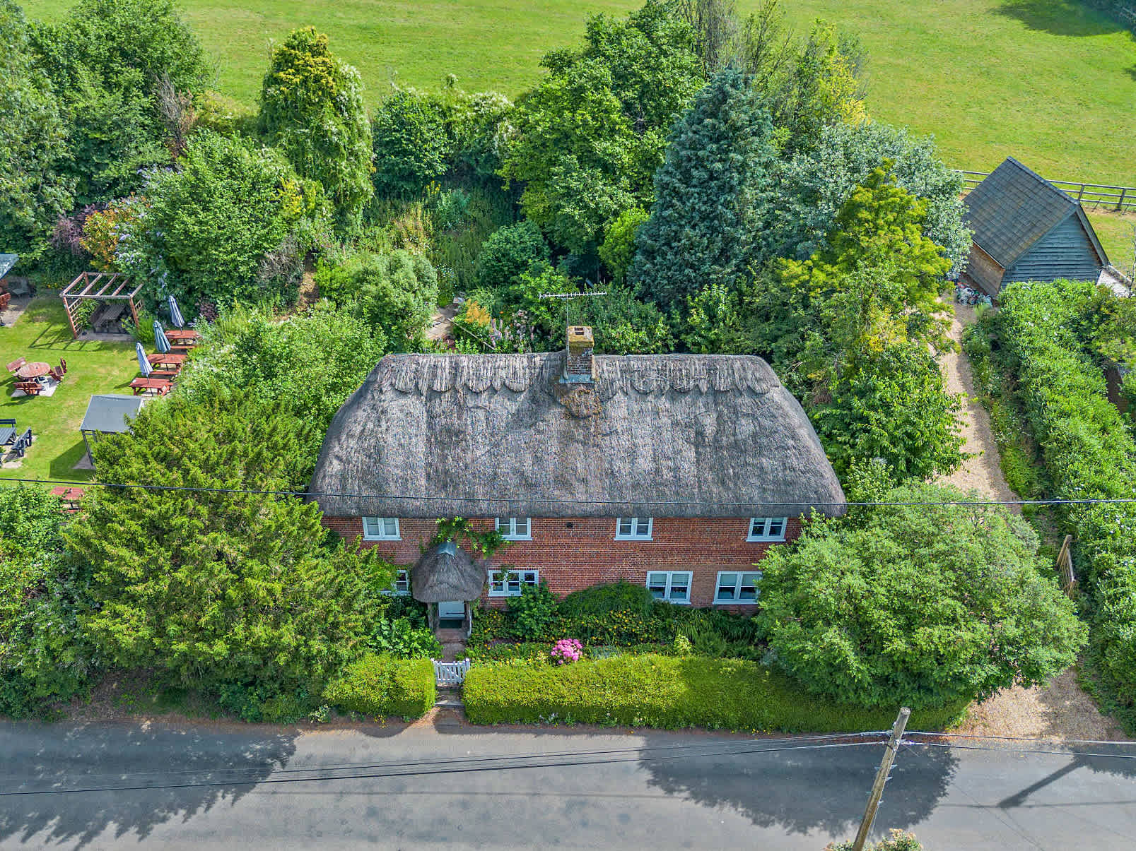 Pear Tree Cottage Village Thatched Home & Hot Tub in Saint Leonards View SP6 3PZ - Property image 46 - VivreStays