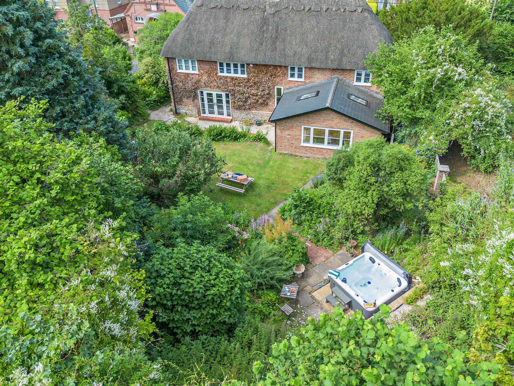 Pear Tree Cottage Village Thatched Home & Hot Tub in Saint Leonards View SP6 3PZ - Property image 47 - VivreStays