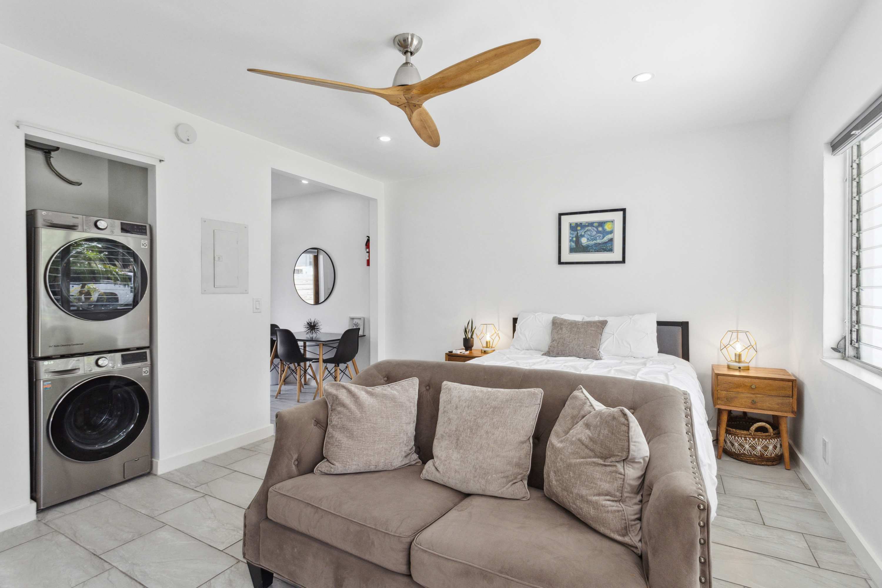 Welcome to Marina Row 3 - A stylish studio retreat