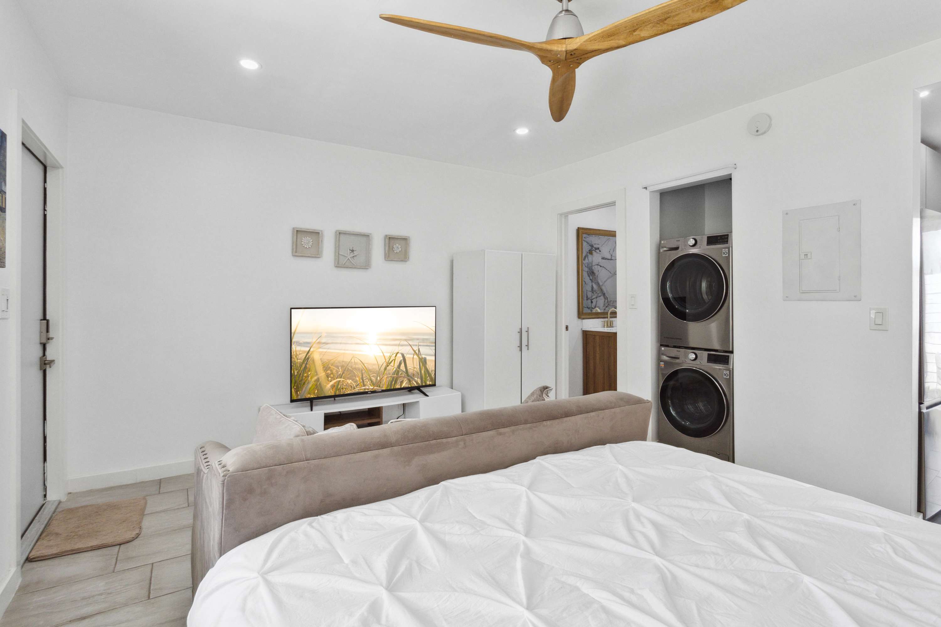 Thoughtfully designed studio with a king bed and Smart TV
