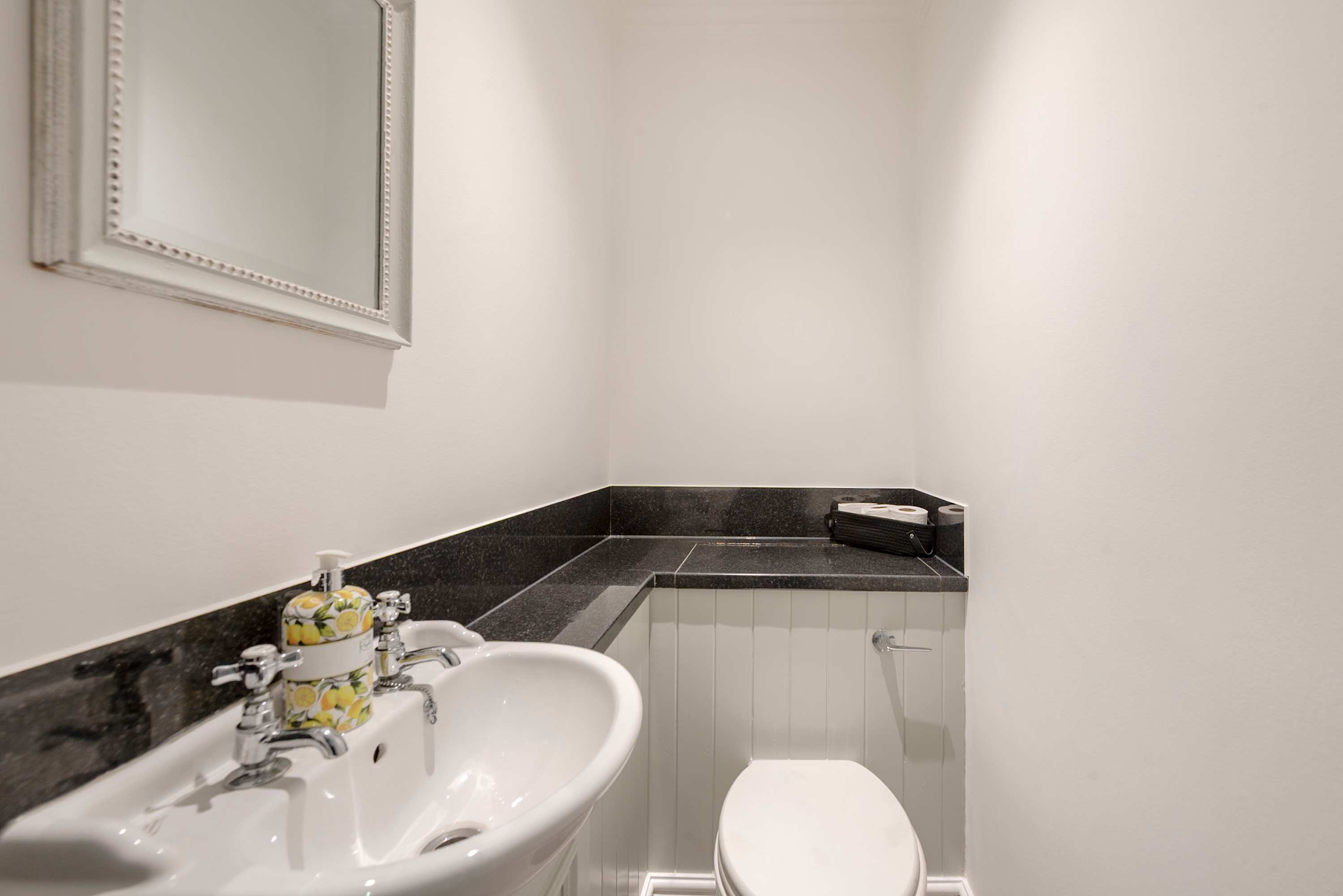 Charming & Spacious 1 bedroom Flat - South Kensington in Cranley Gardens SW7 3DA - Property image 20 - VivreStays