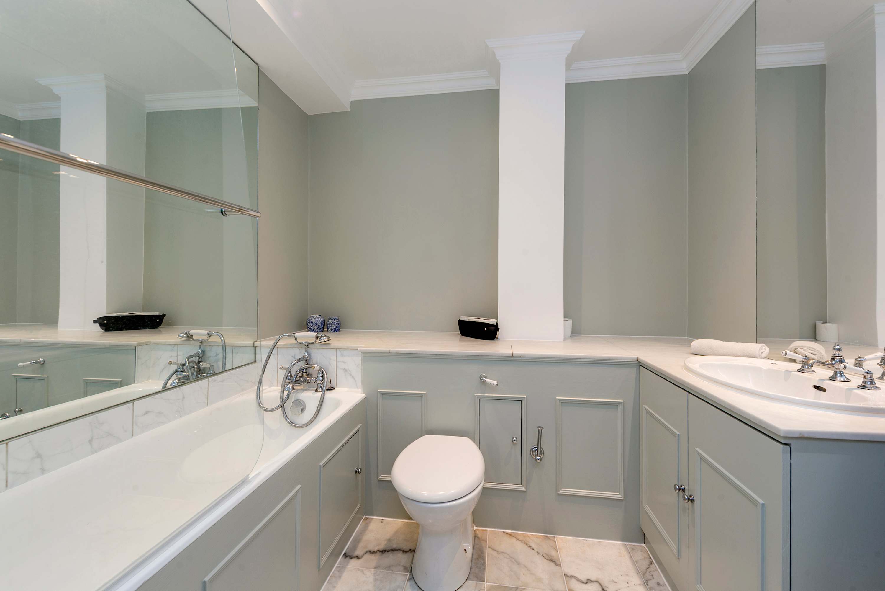 Charming & Spacious 1 bedroom Flat - South Kensington in Cranley Gardens SW7 3DA - Property image 14 - VivreStays