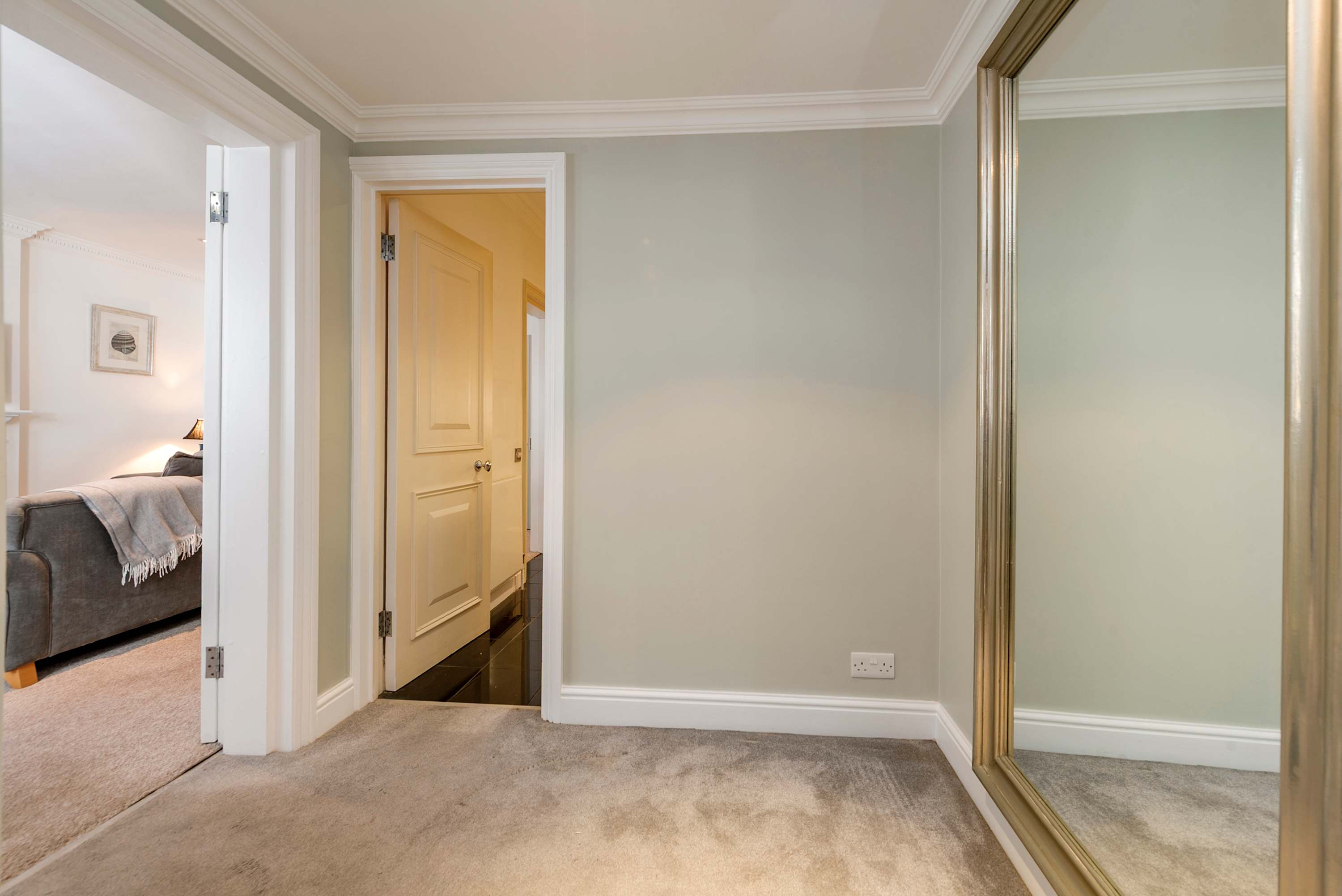 Charming & Spacious 1 bedroom Flat - South Kensington in Cranley Gardens SW7 3DA - Property image 23 - VivreStays