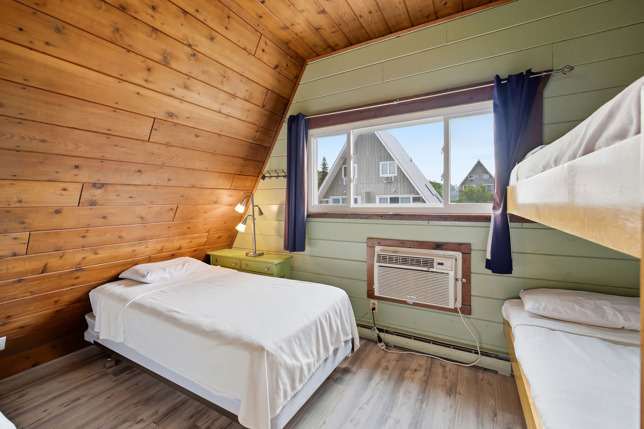 Perfect for kids or friends with 2 separate single beds and a bunk bed.
