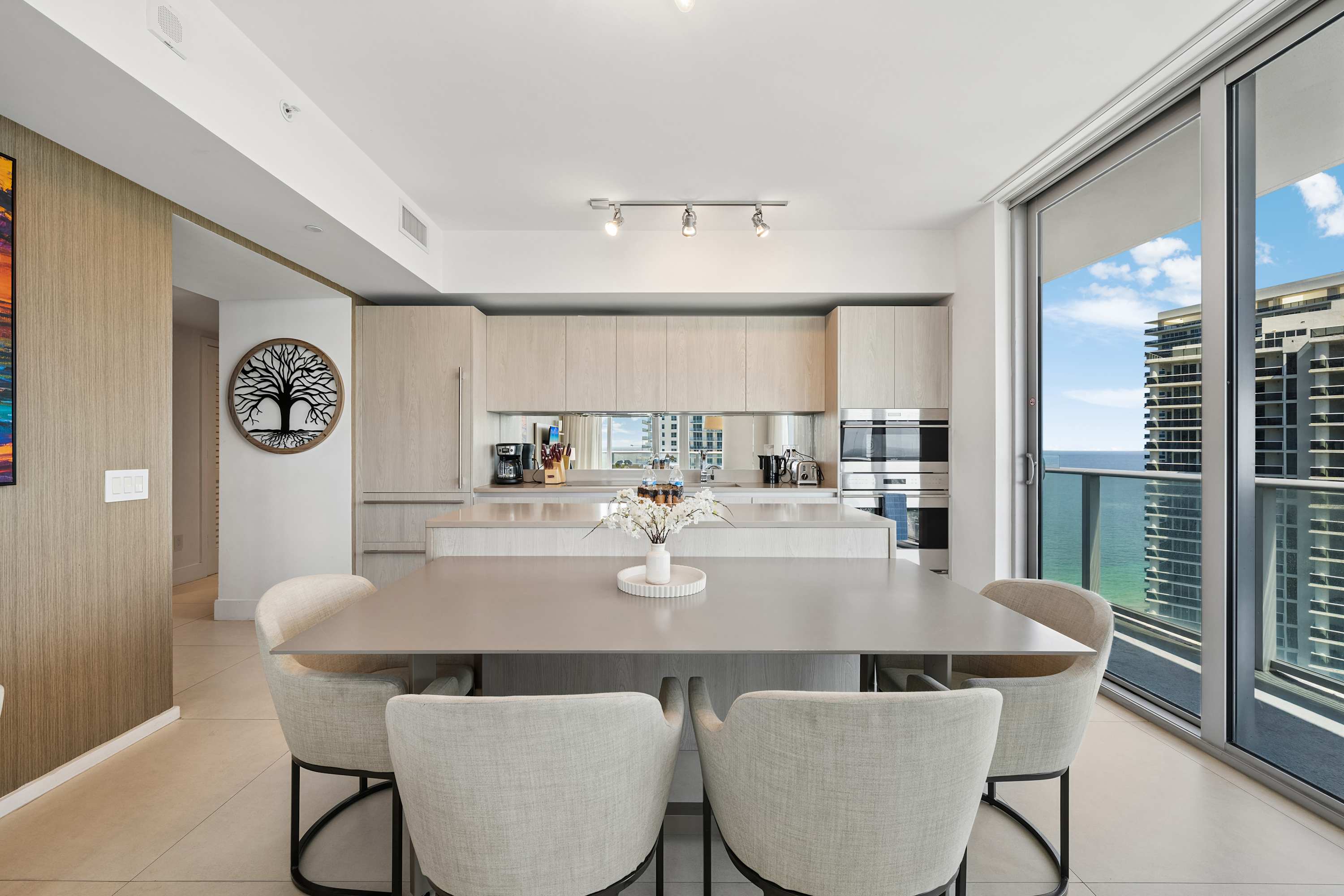 Sea Glass- Pool, Gym, Oceanfront in Hollywood FL
