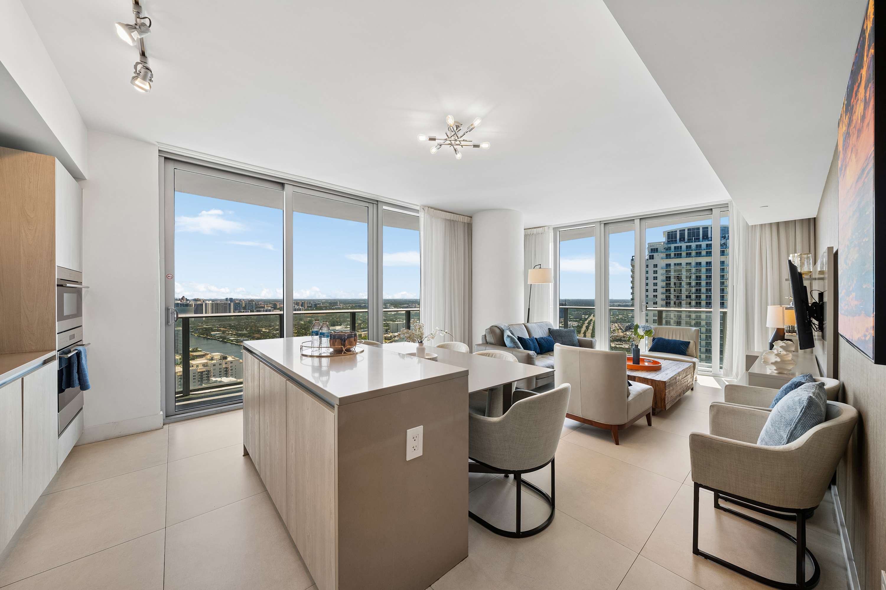 Sea Glass- Pool, Gym, Oceanfront in Hollywood FL