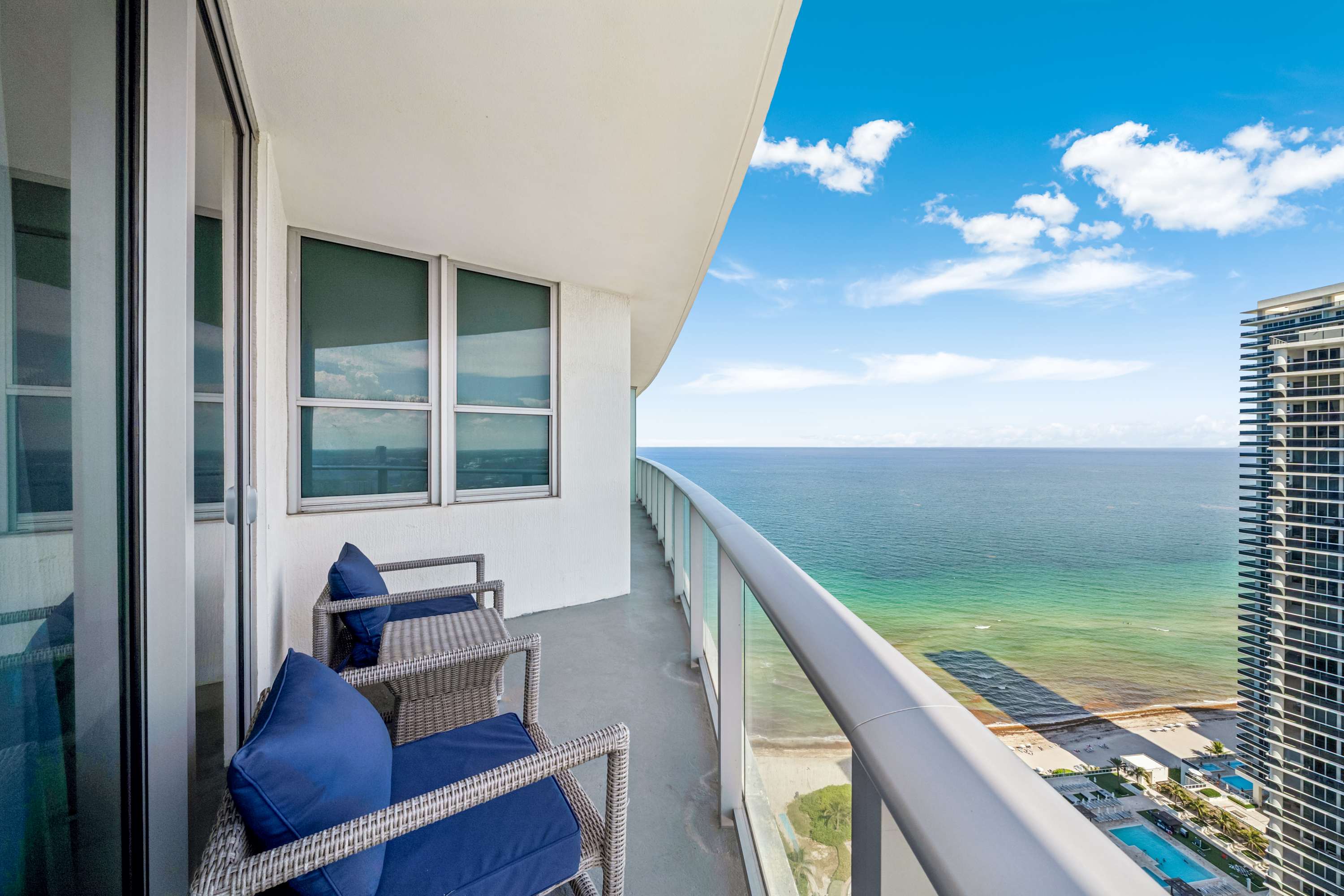 Sea Glass- Pool, Gym, Oceanfront in Hollywood FL