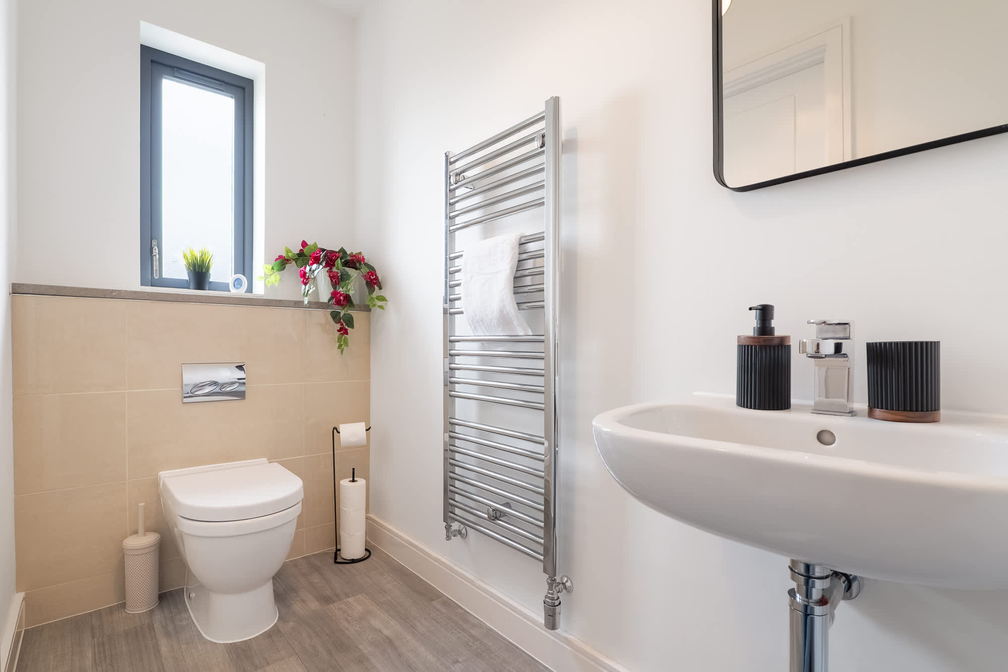 Hot Tub - Parking - Edinburgh Shawfair-Nr Hospital in Dunderhall EH22 - Property image 21 - VivreStays