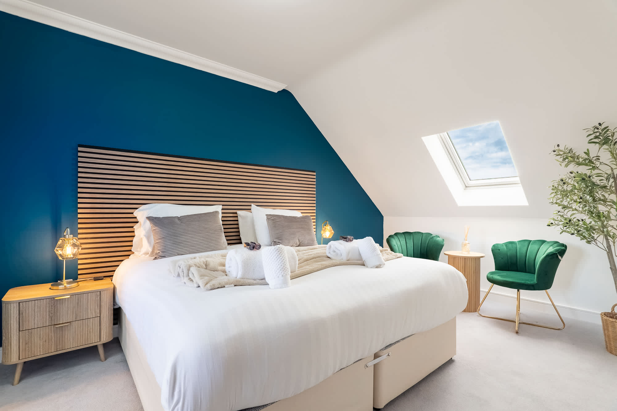 Hot Tub - Parking - Edinburgh Shawfair-Nr Hospital in Dunderhall EH22 - Property image 3 - VivreStays